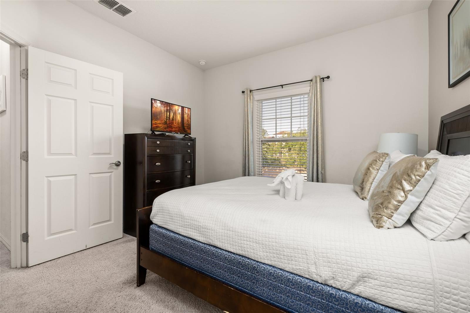 Image 23 of 65 For 8996 Silver Place
