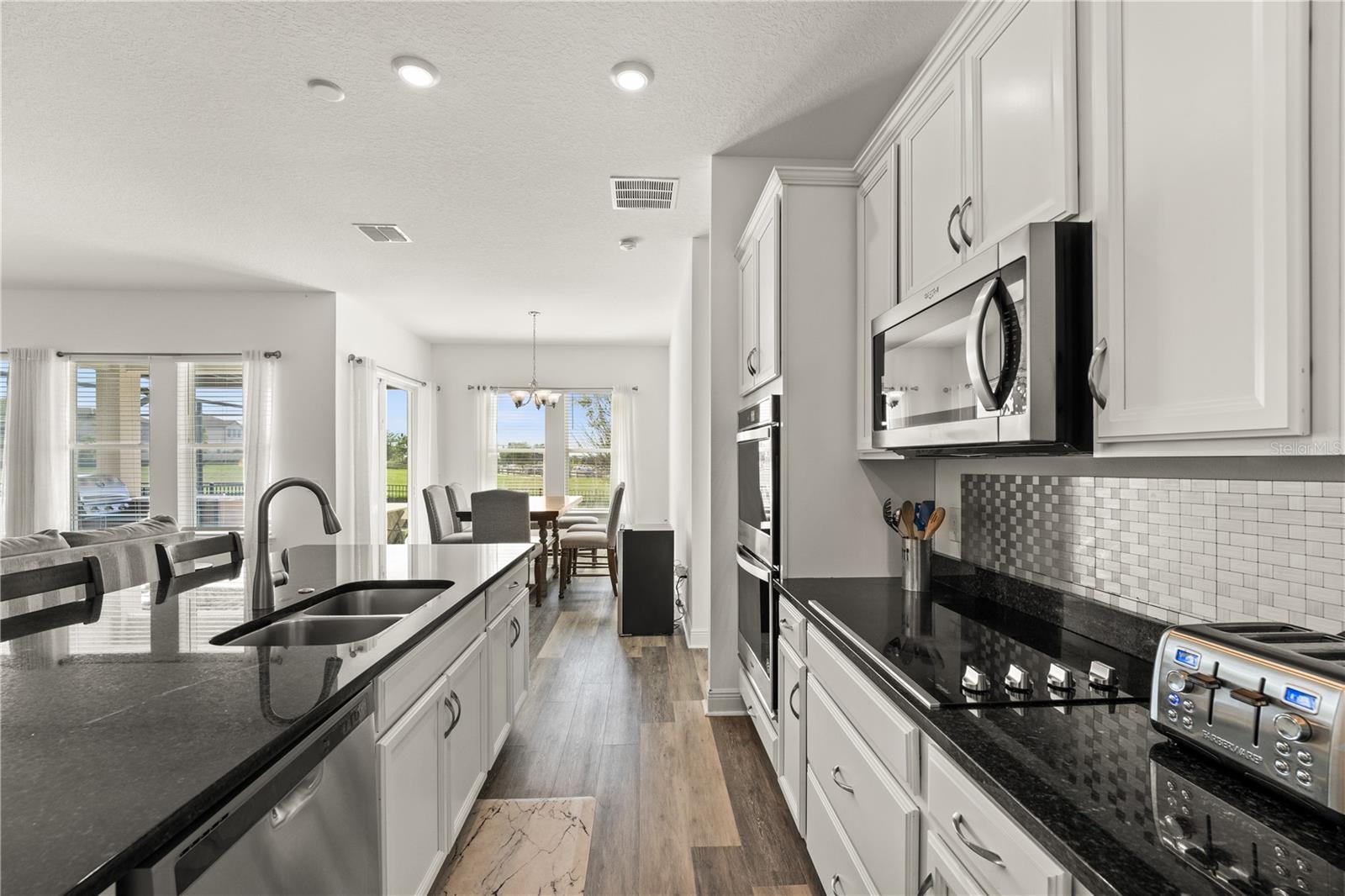 Image 10 of 25 For 9846 Emerald Berry Drive