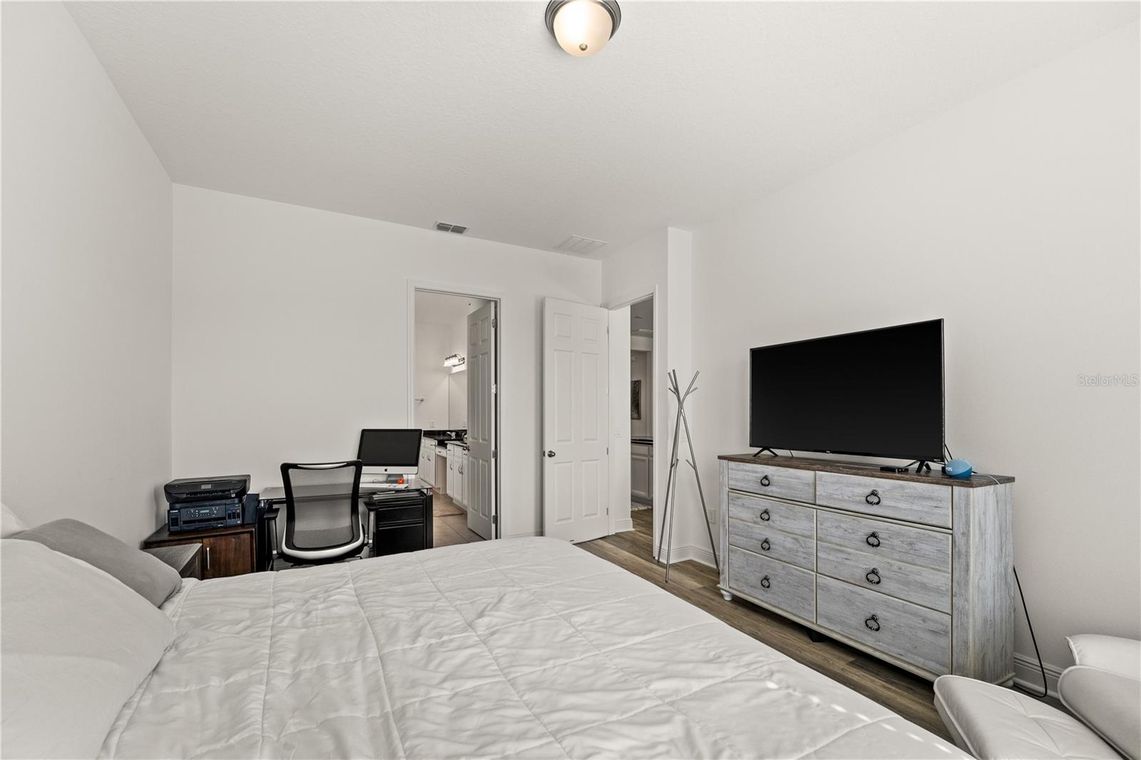 Image 15 of 25 For 9846 Emerald Berry Drive