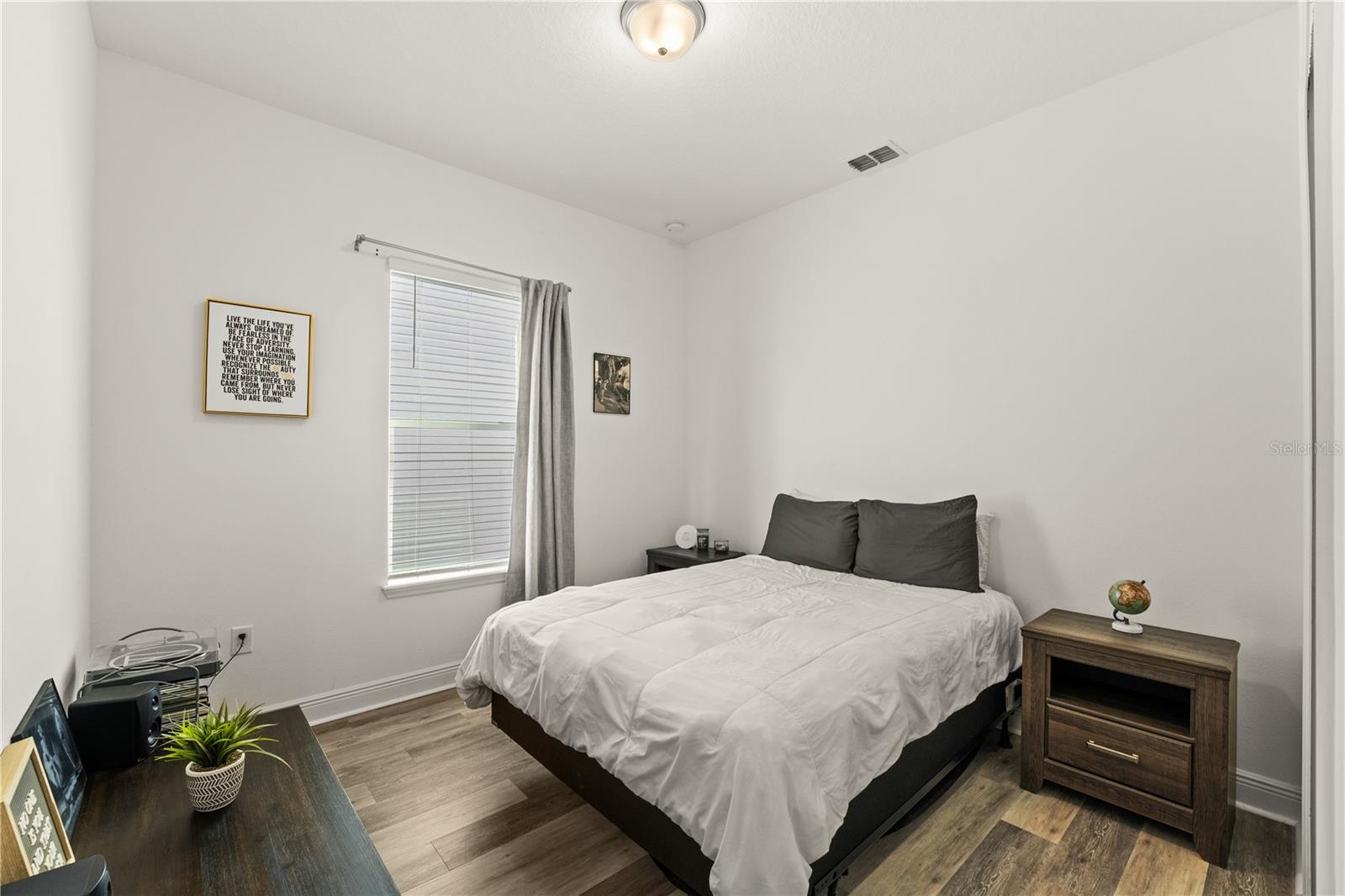 Image 5 of 25 For 9846 Emerald Berry Drive
