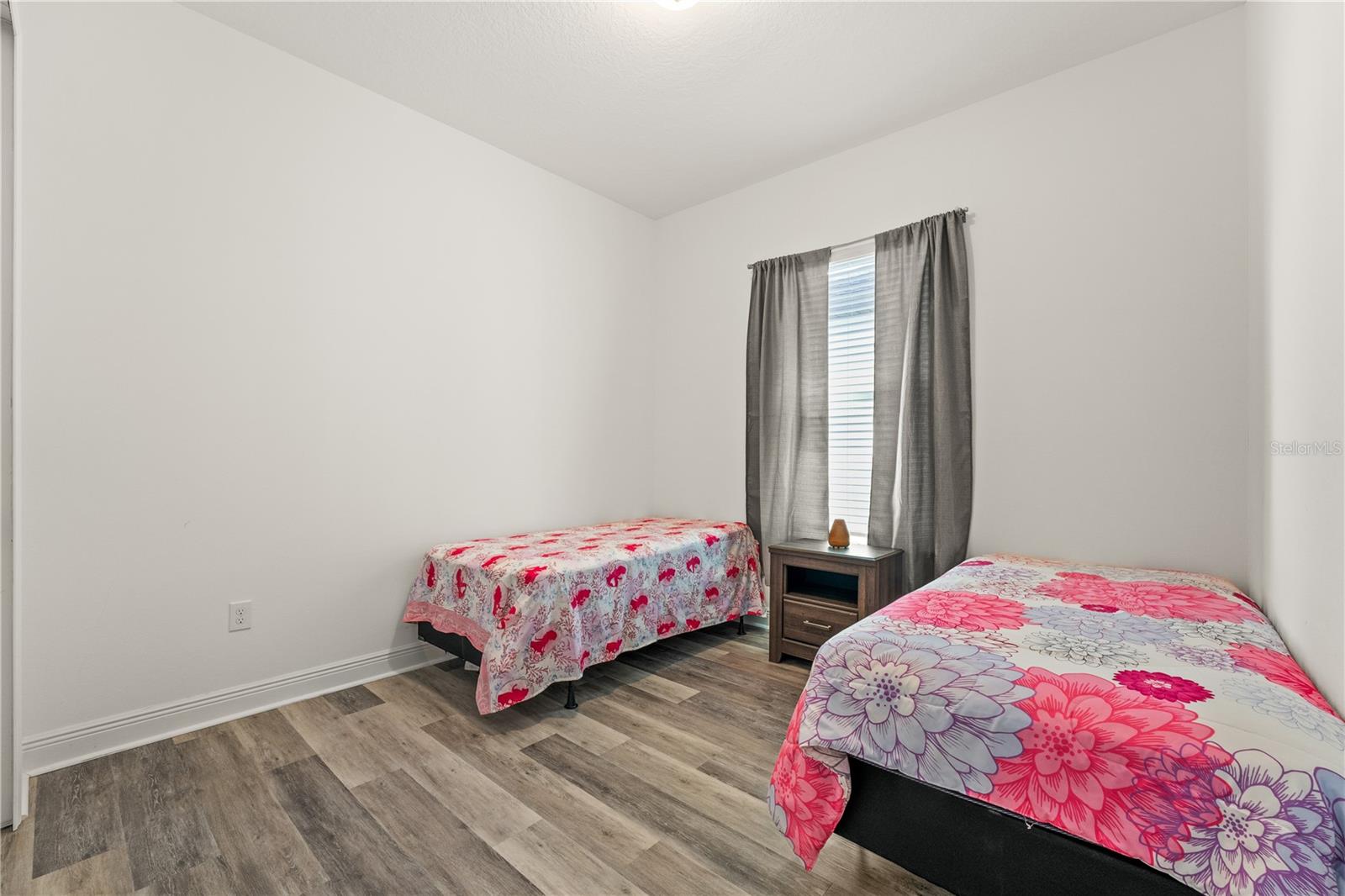 Image 7 of 25 For 9846 Emerald Berry Drive