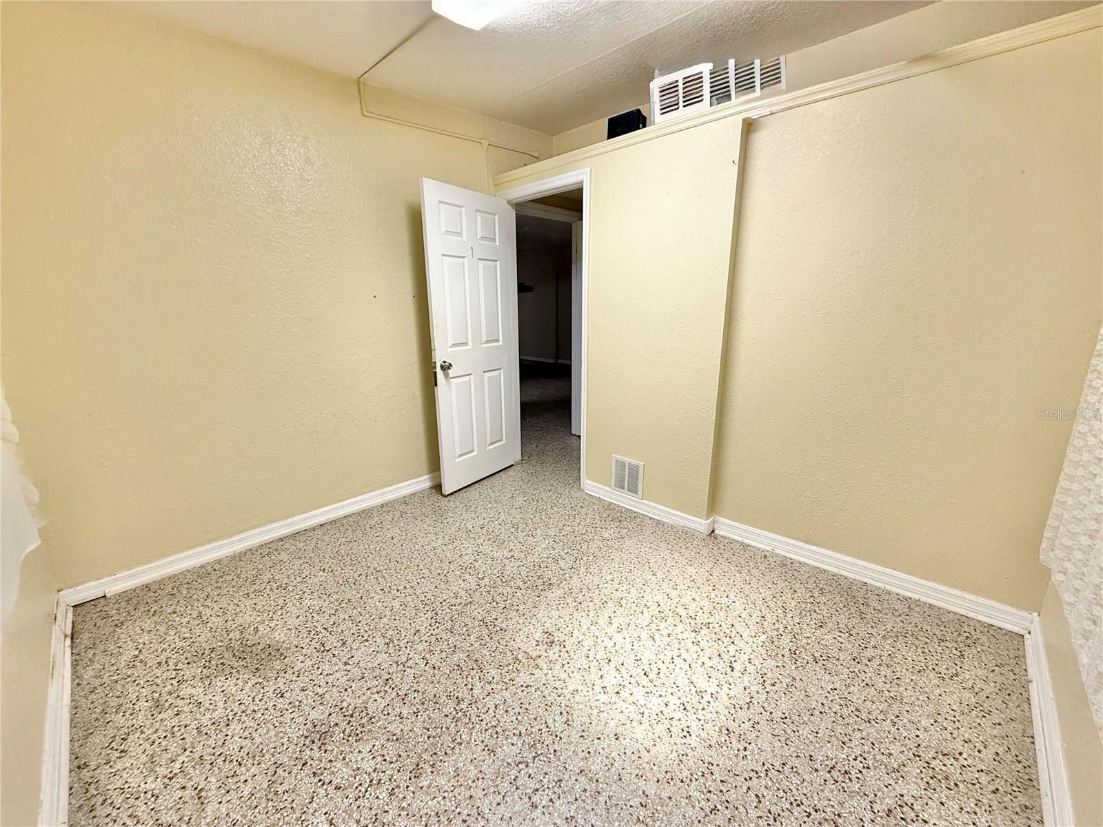 Image 16 of 32 For 2720 W Vine St