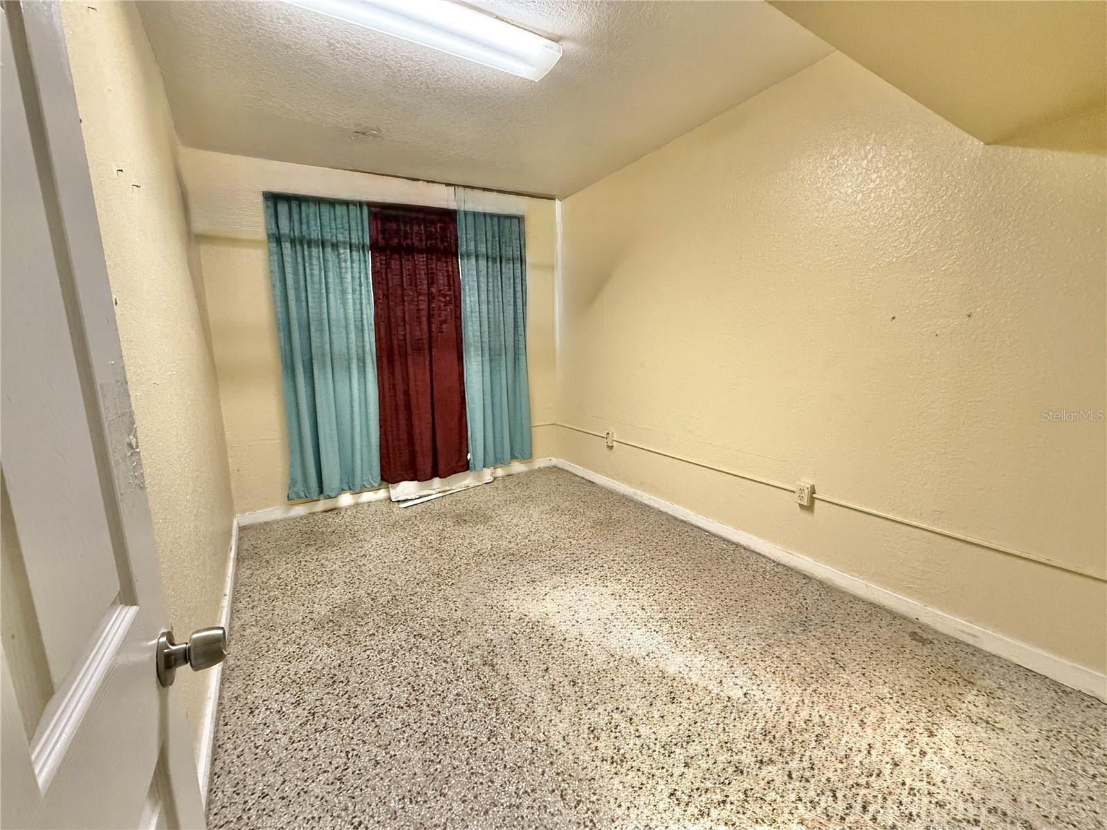 Image 8 of 32 For 2720 W Vine St