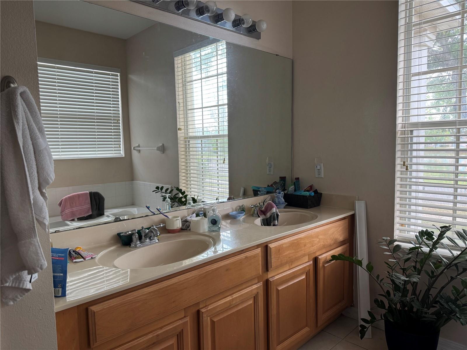 Image 16 of 23 For 2991 Saint Clair Street