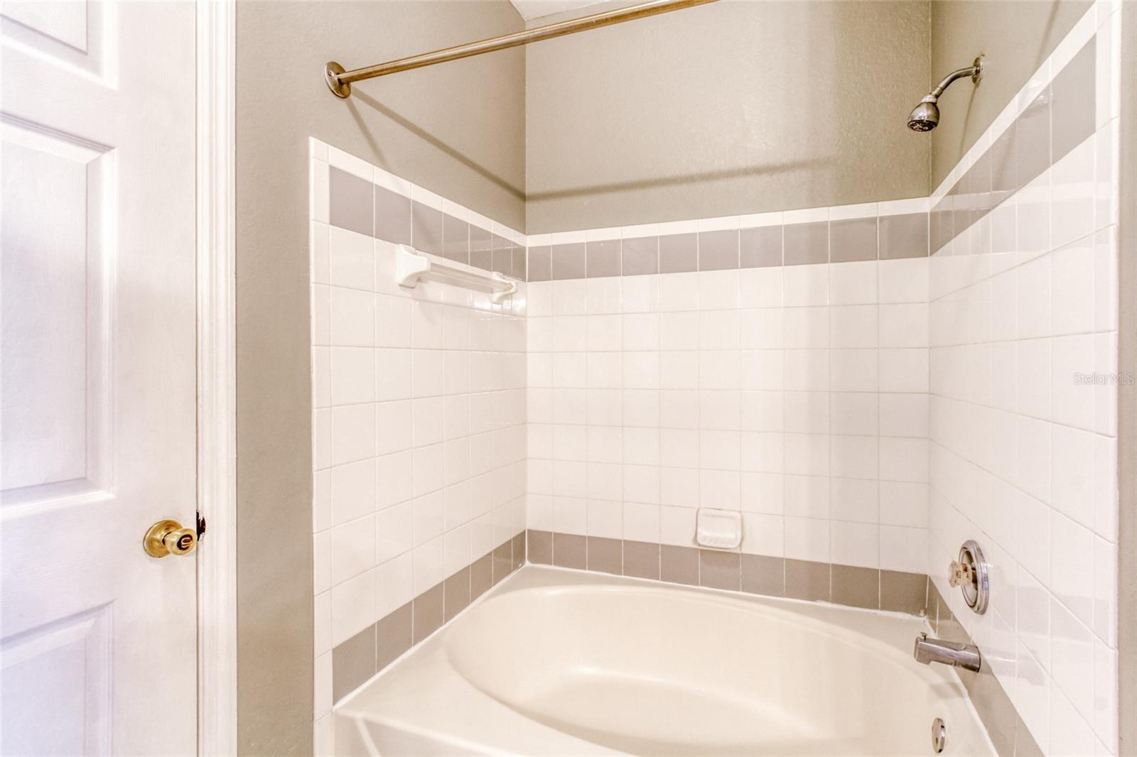 Image 16 of 48 For 3209 Parkchester Square Boulevard 304