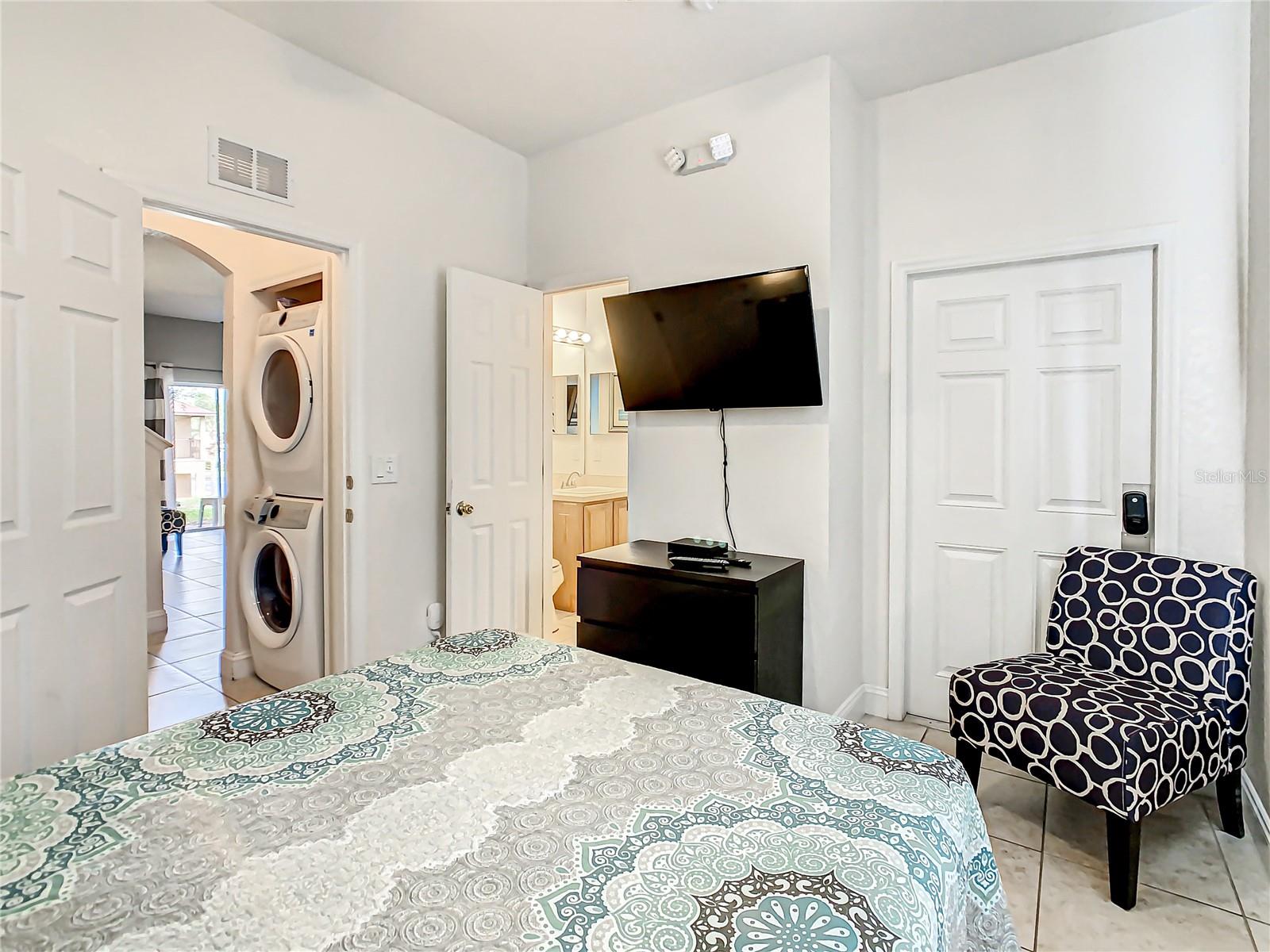 Image 33 of 66 For 347 Cambria Avenue