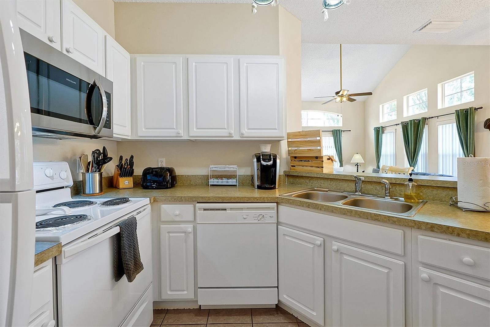 Image 10 of 61 For 8419 Blue Lagoon Drive