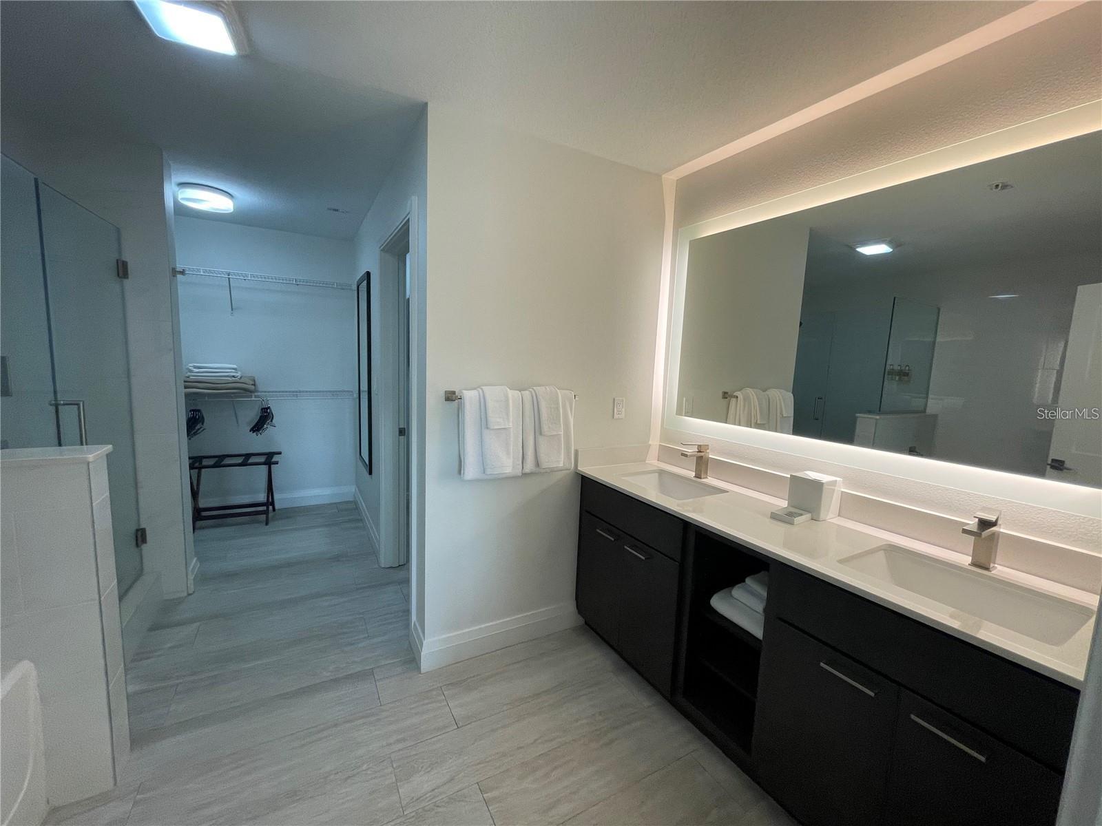 Image 4 of 11 For 14501 Grove Resort Avenue 3632