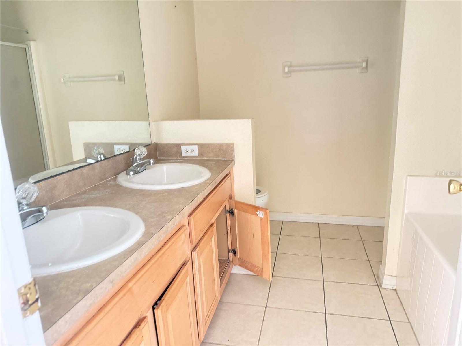 Image 5 of 9 For 2109 Woodsedge Drive