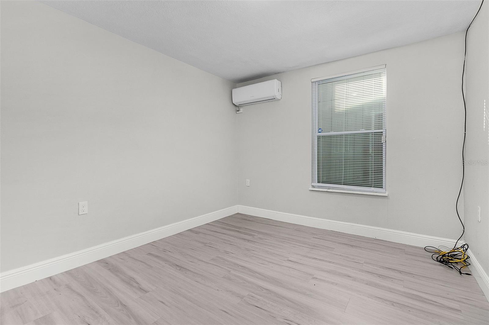 Image 6 of 48 For 429 New York Avenue