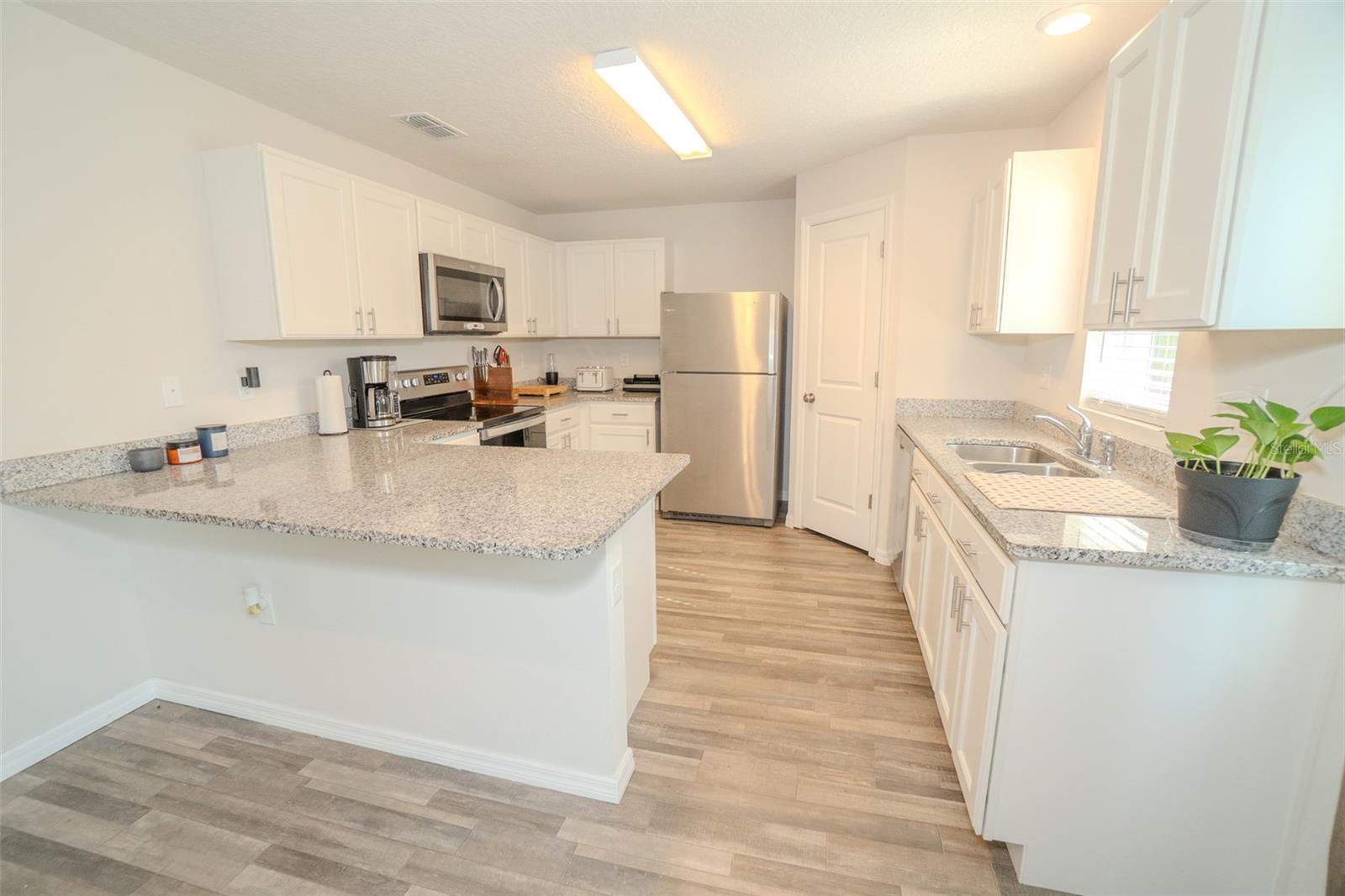 Image 4 of 20 For 2469 Wavecrest Drive