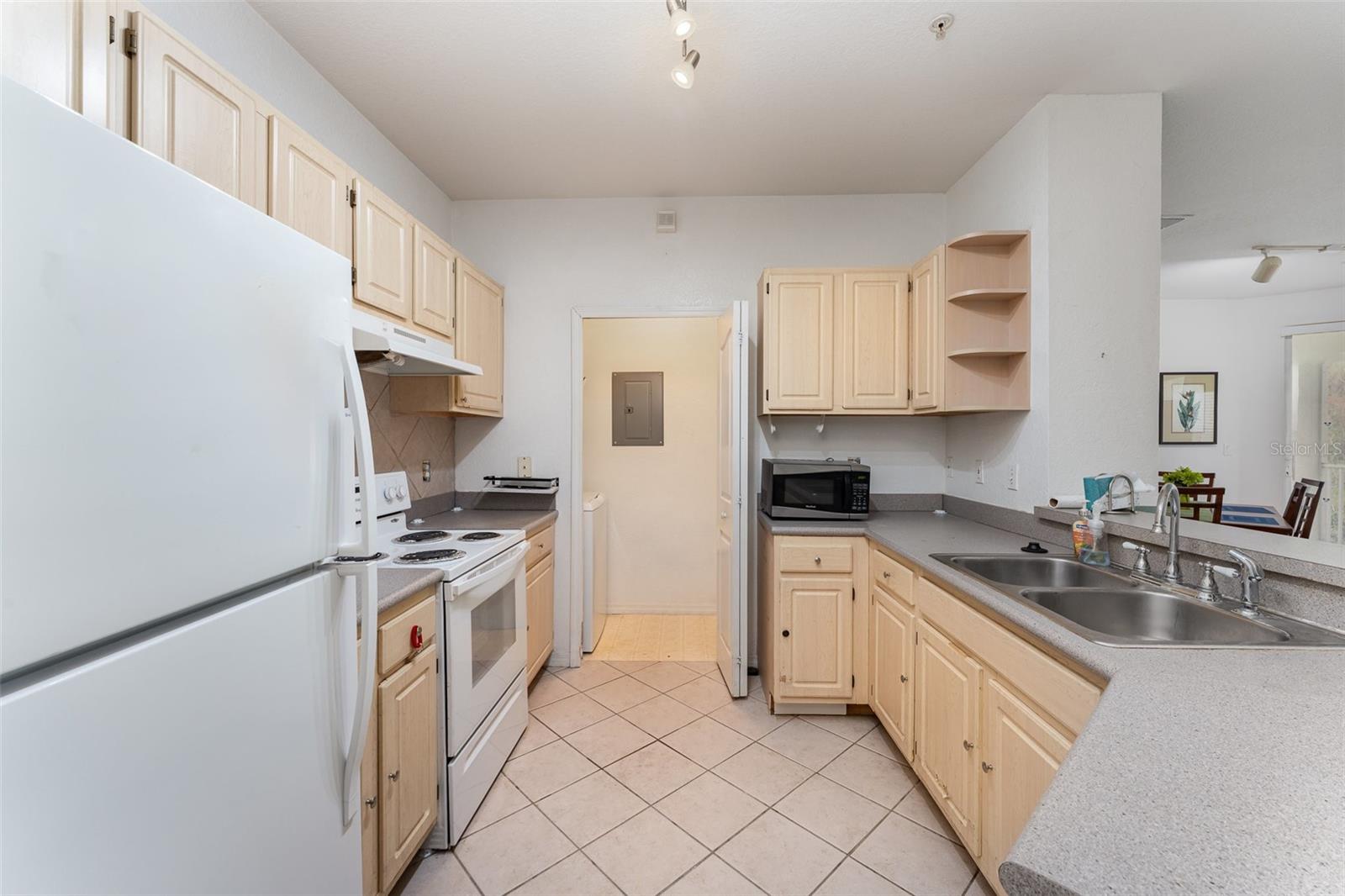 Image 7 of 25 For 8923 Legacy Court 19-102