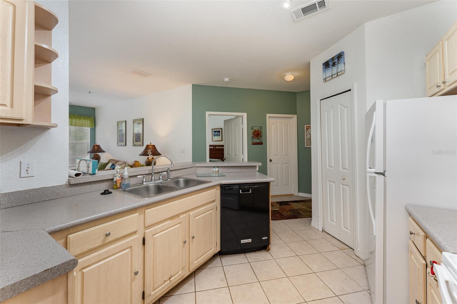 Image 8 of 25 For 8923 Legacy Court 19-102