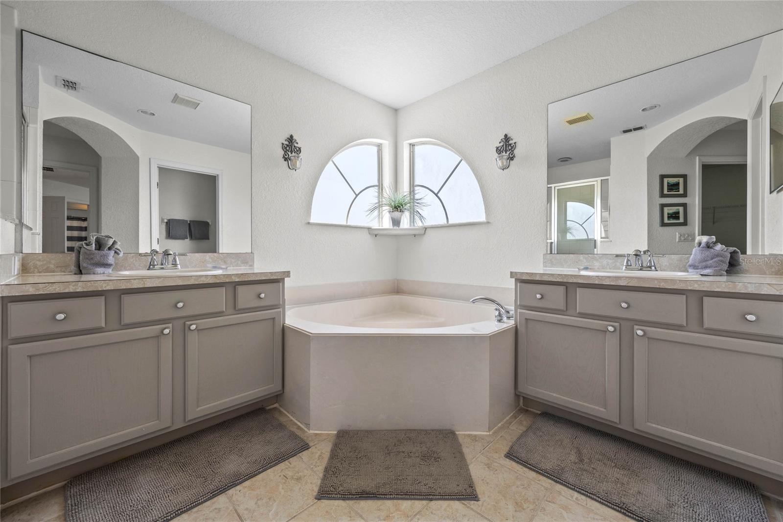 Image 34 of 62 For 107 Troon Cir
