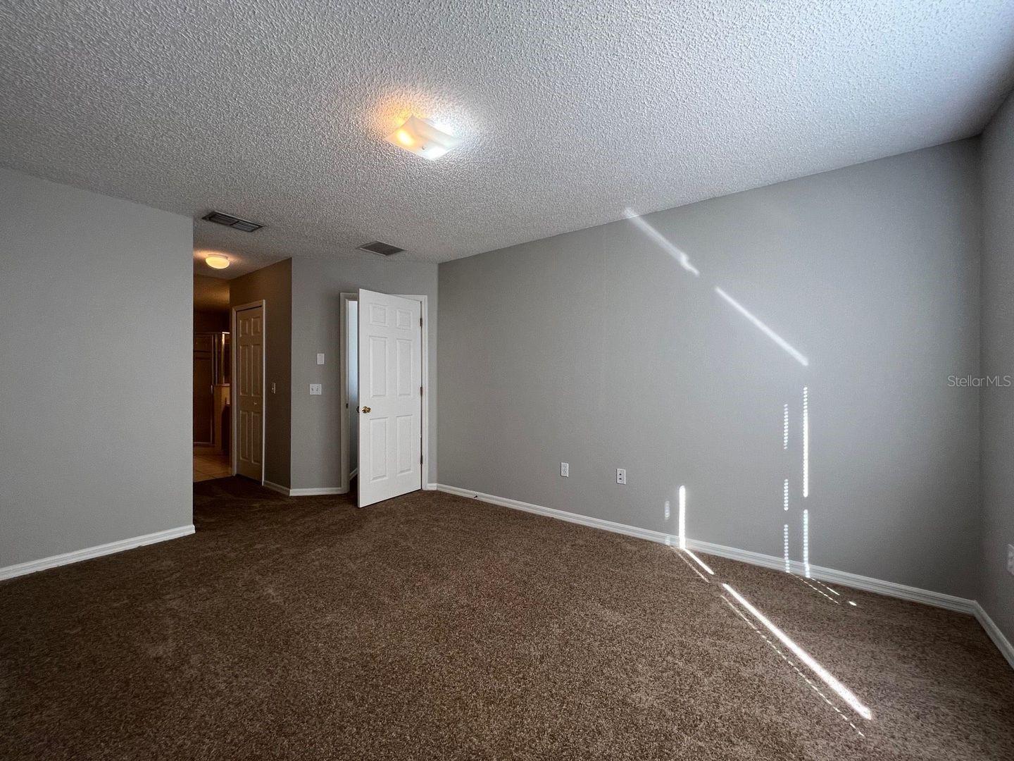Image 19 of 29 For 340 Cimarron Court