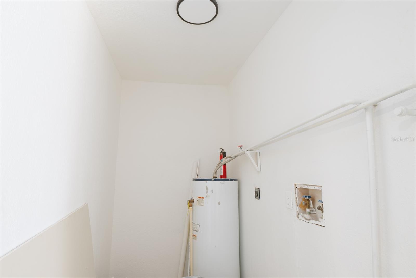 Listing photo id 15 for 673 Madrid Drive