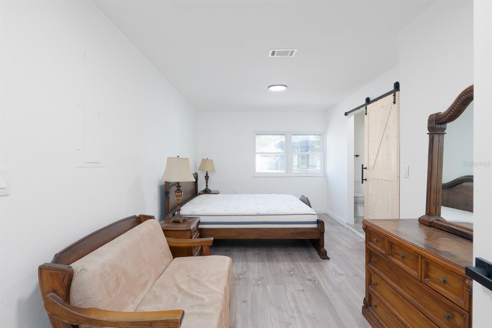 Listing photo id 16 for 673 Madrid Drive