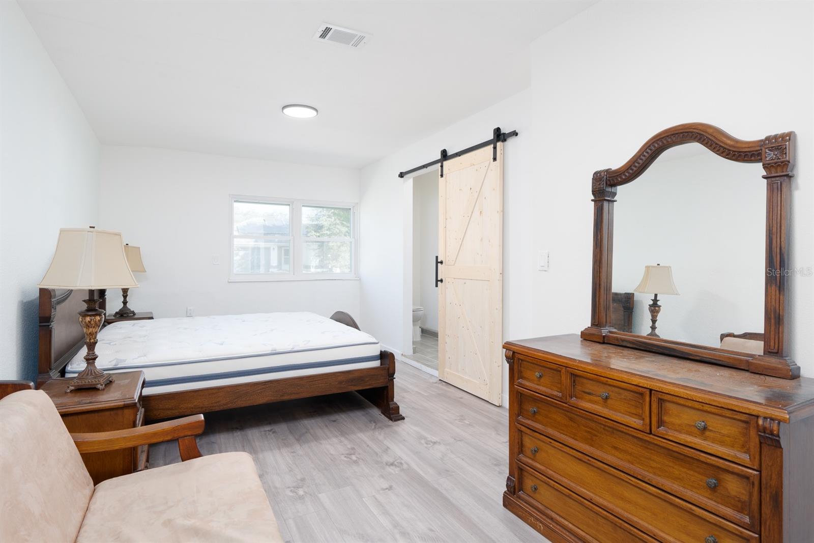 Listing photo id 17 for 673 Madrid Drive