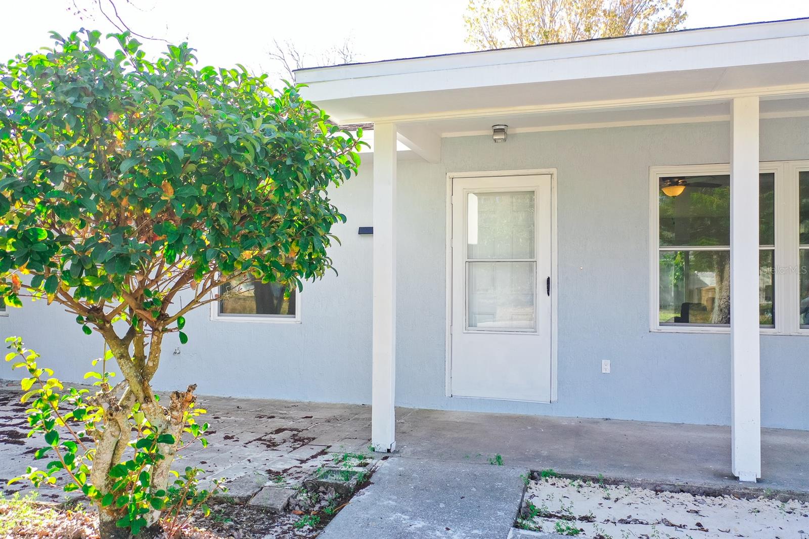 Listing photo id 0 for 673 Madrid Drive