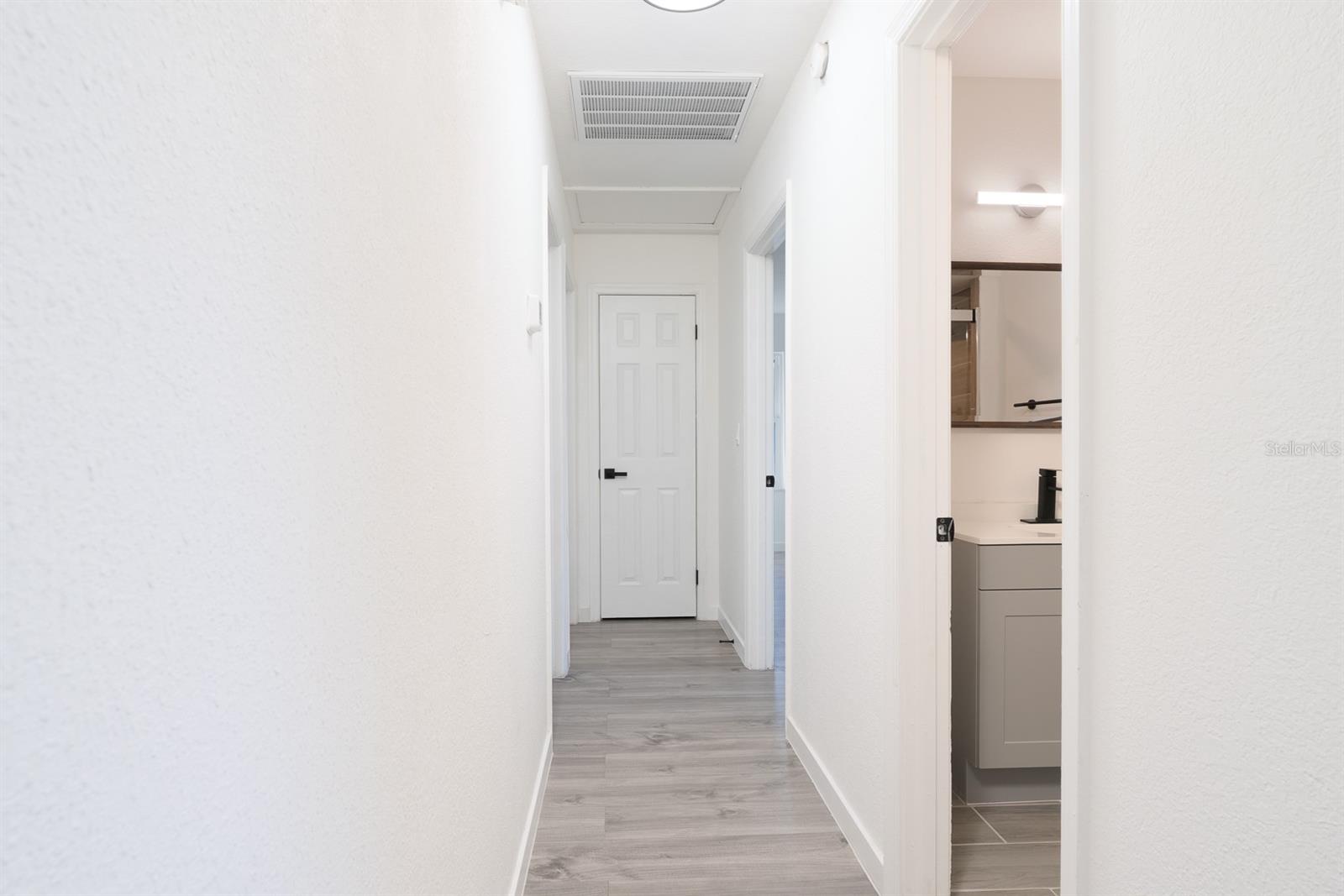 Listing photo id 24 for 673 Madrid Drive