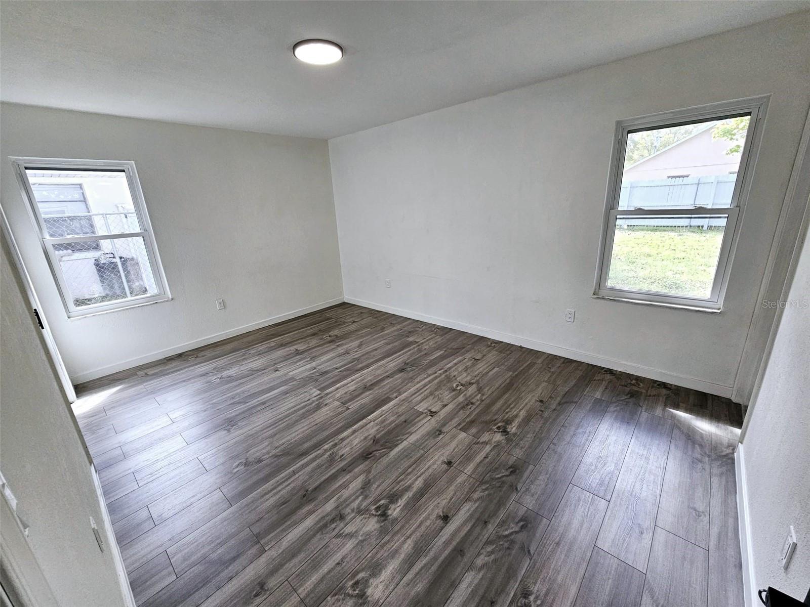 Listing photo id 25 for 673 Madrid Drive