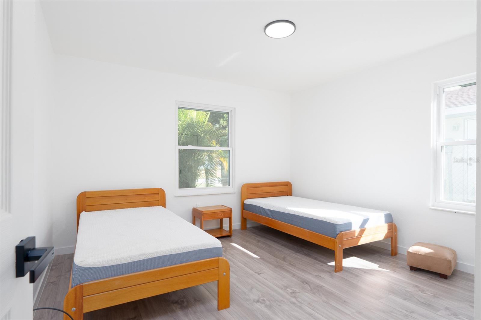 Listing photo id 35 for 673 Madrid Drive