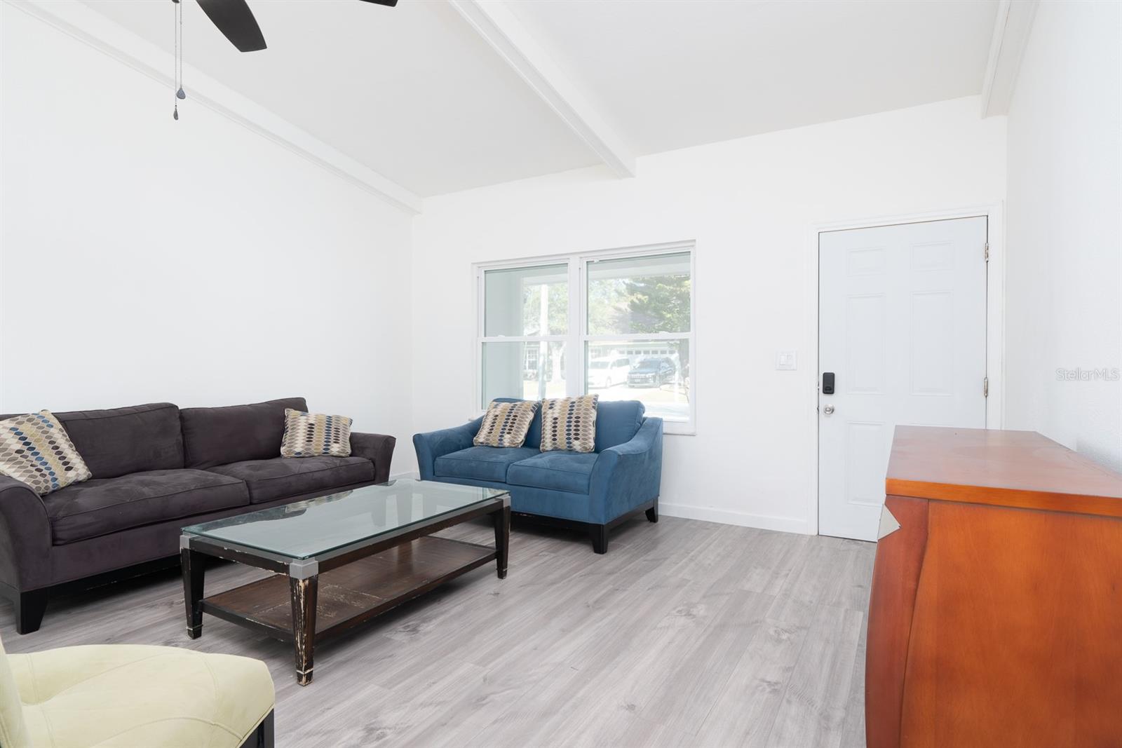 Listing photo id 4 for 673 Madrid Drive
