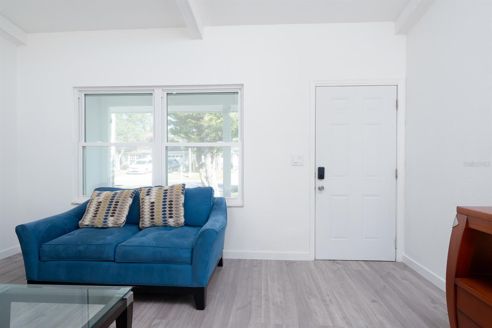 Listing photo id 5 for 673 Madrid Drive