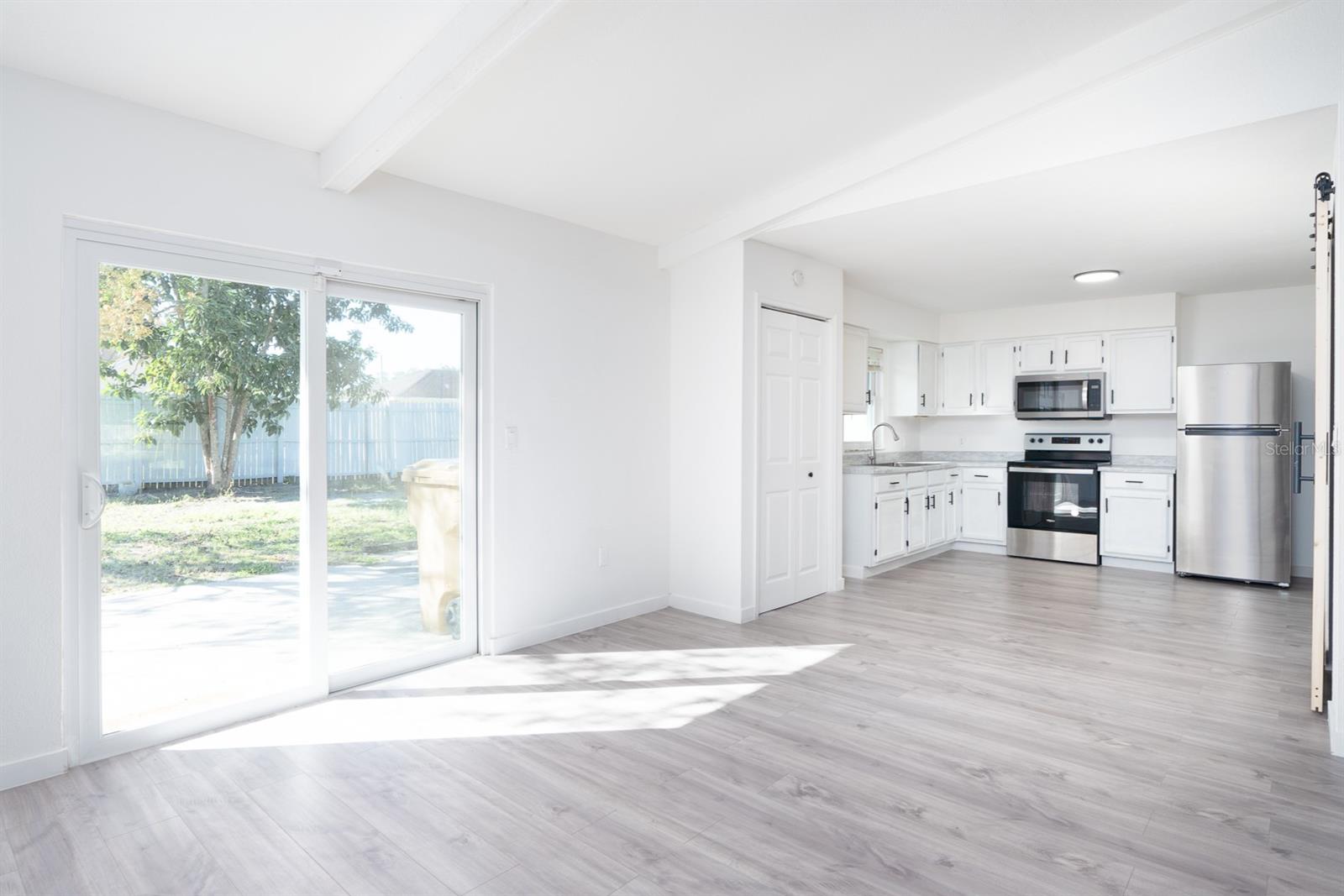 Listing photo id 6 for 673 Madrid Drive