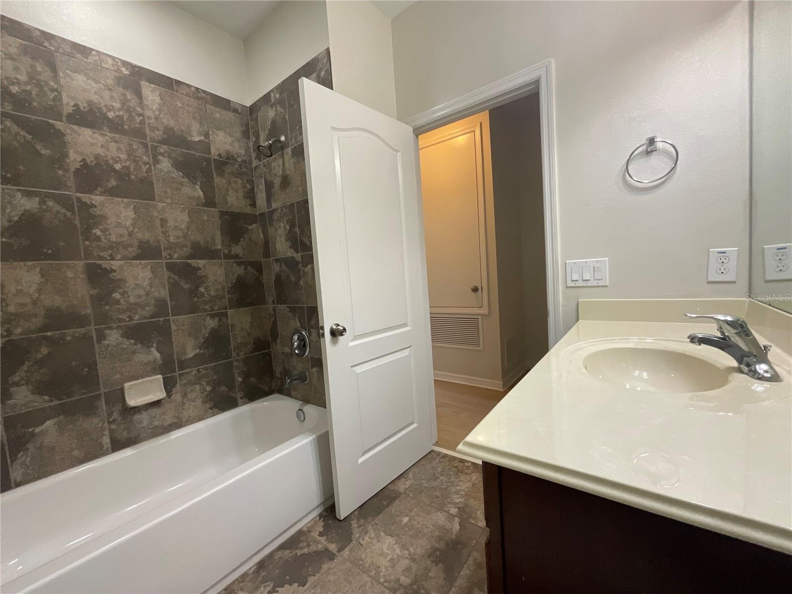 Image 14 of 19 For 7605 Sutherton Lane