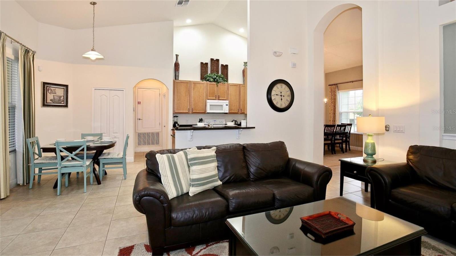 Image 3 of 14 For 4072 Oaktree Drive