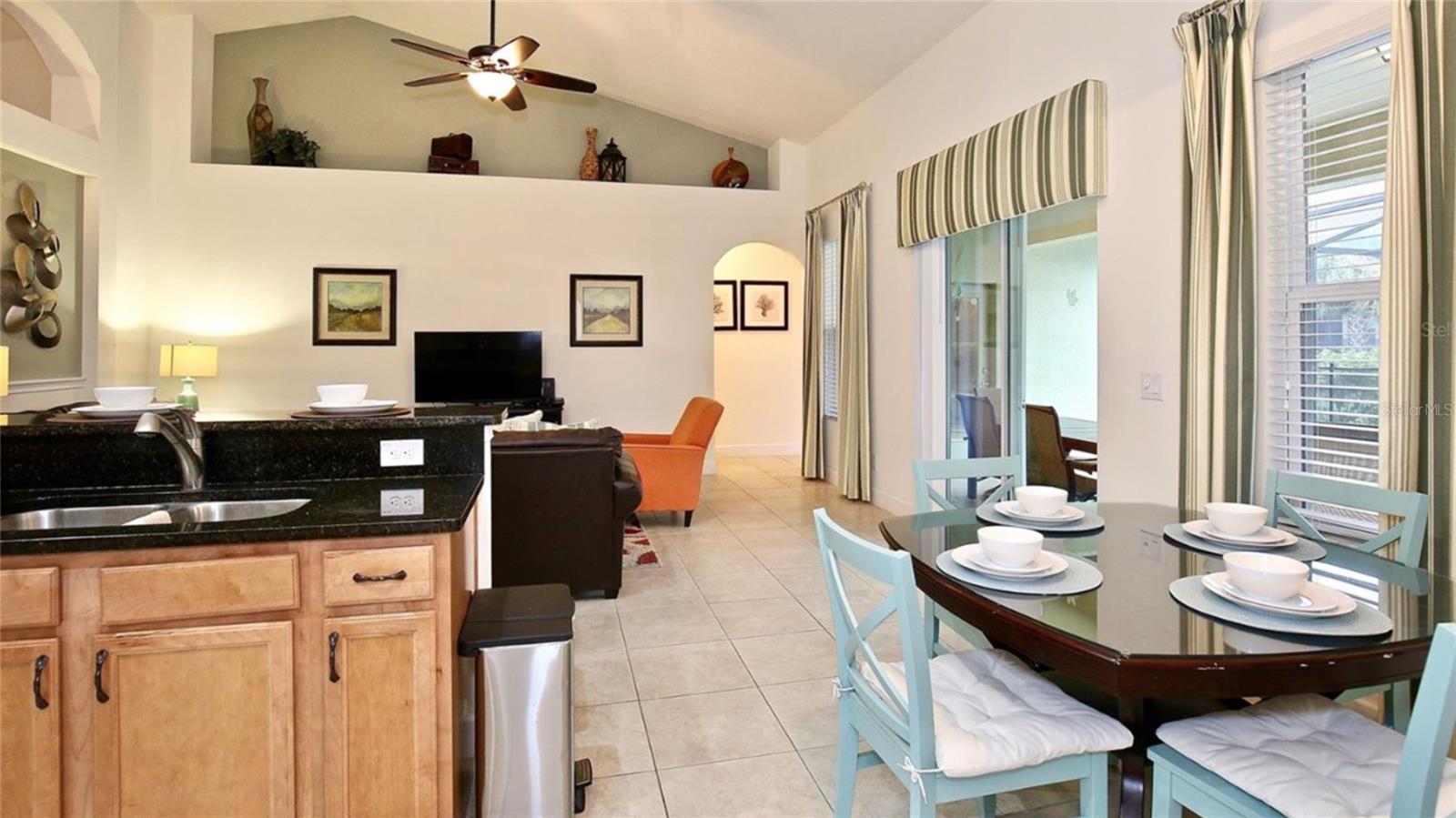 Image 6 of 14 For 4072 Oaktree Drive