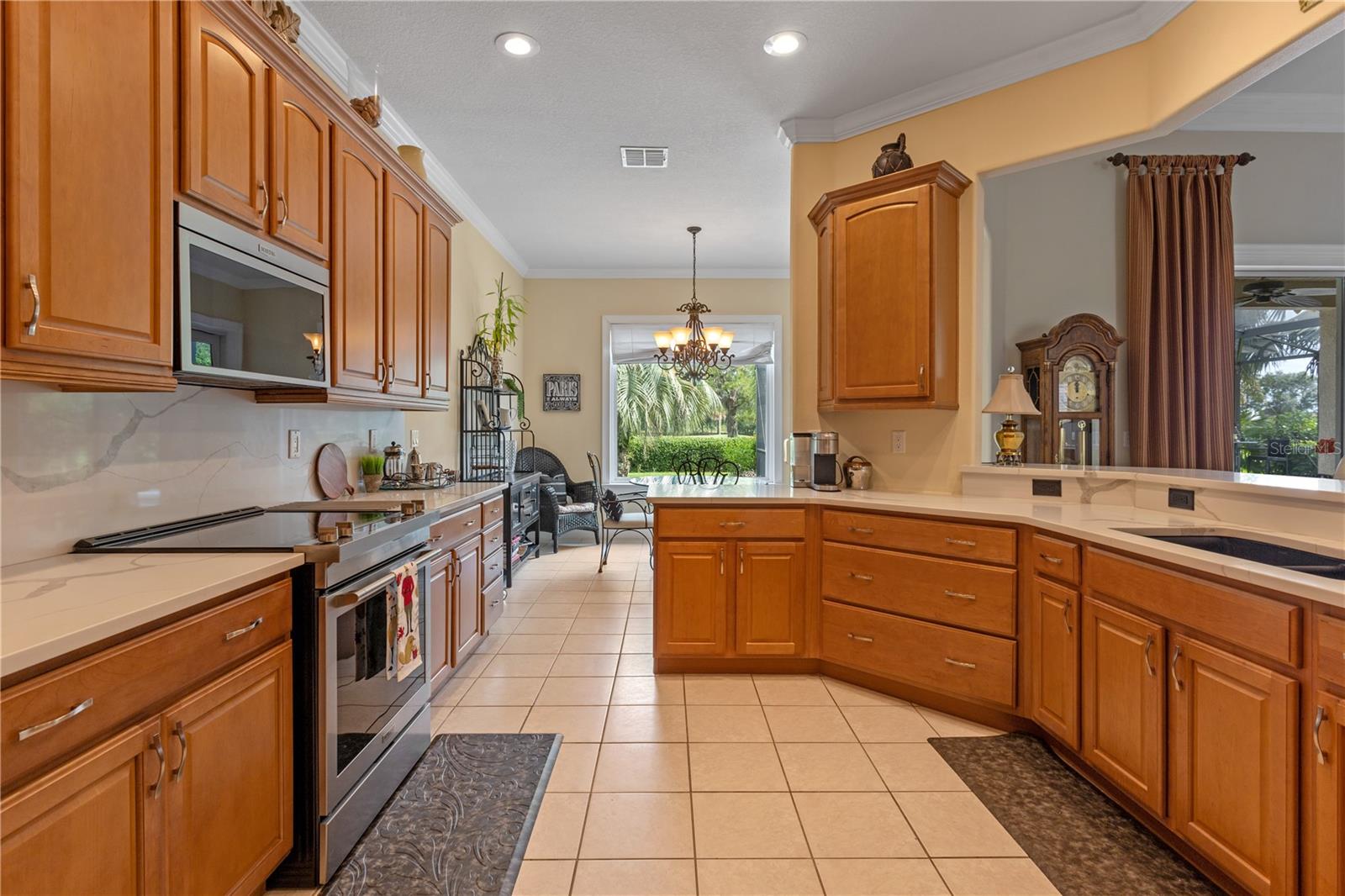 Listing photo id 9 for 133 Torino Lane