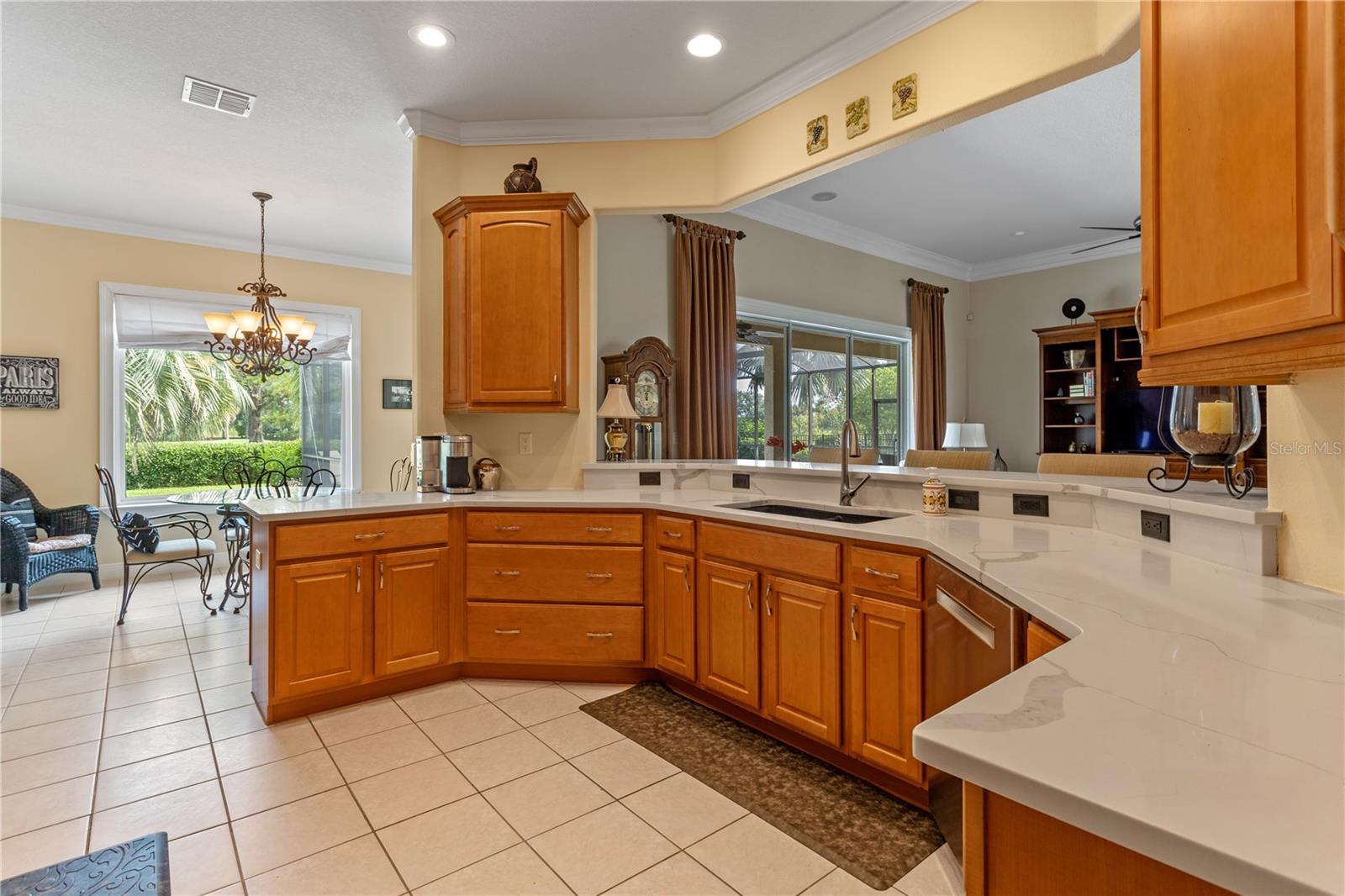 Listing photo id 10 for 133 Torino Lane