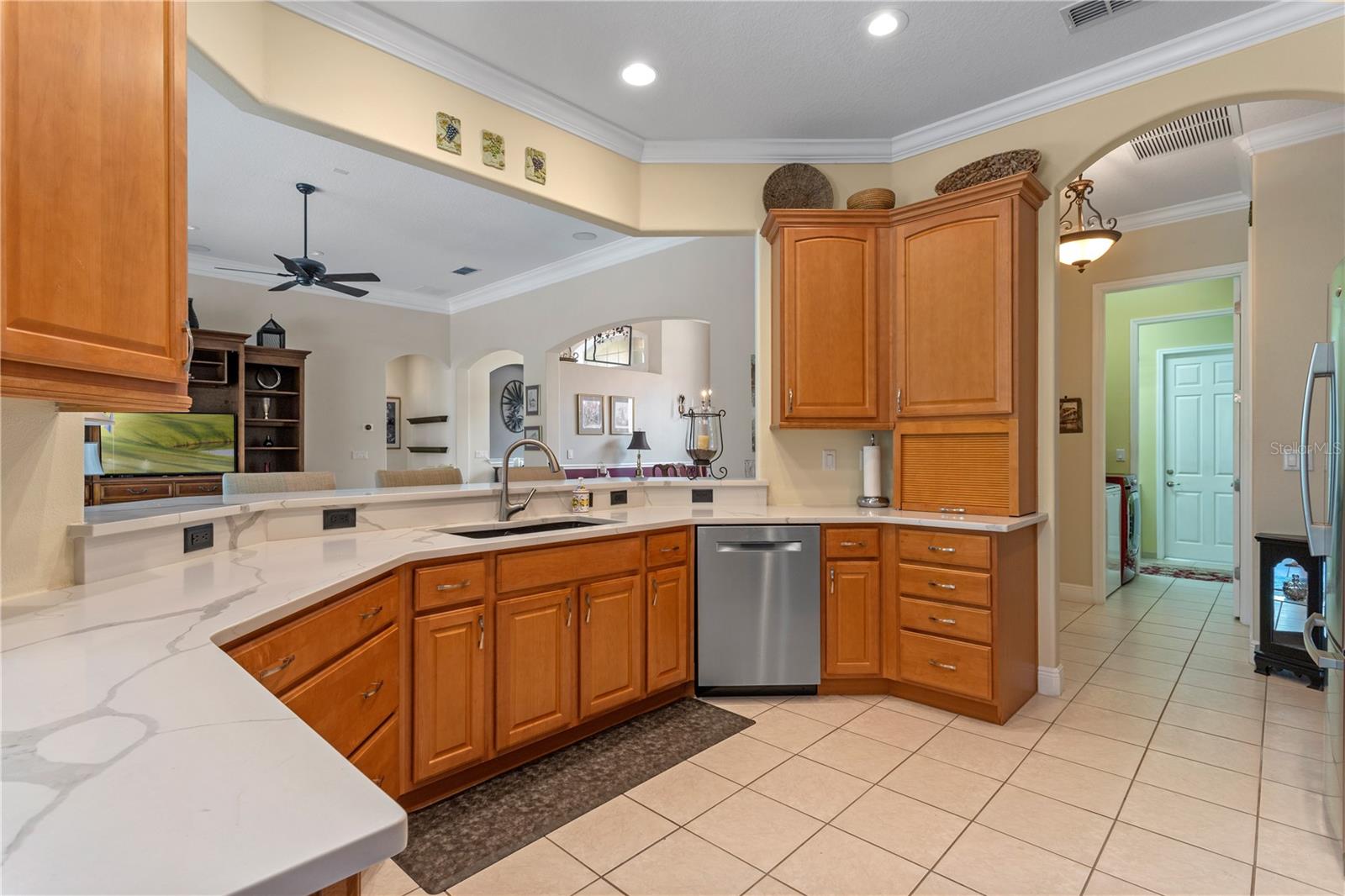 Listing photo id 13 for 133 Torino Lane