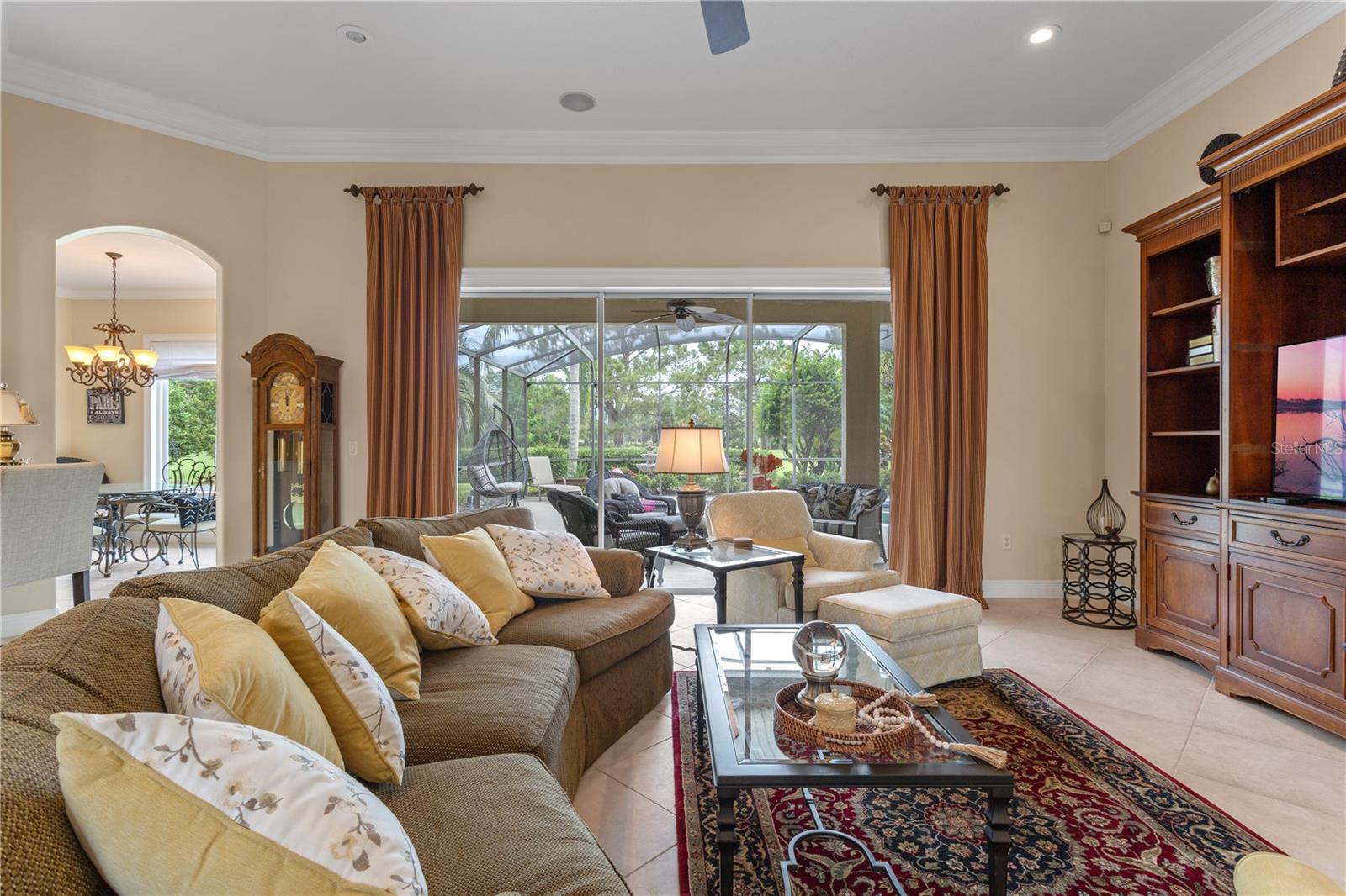 Listing photo id 7 for 133 Torino Lane