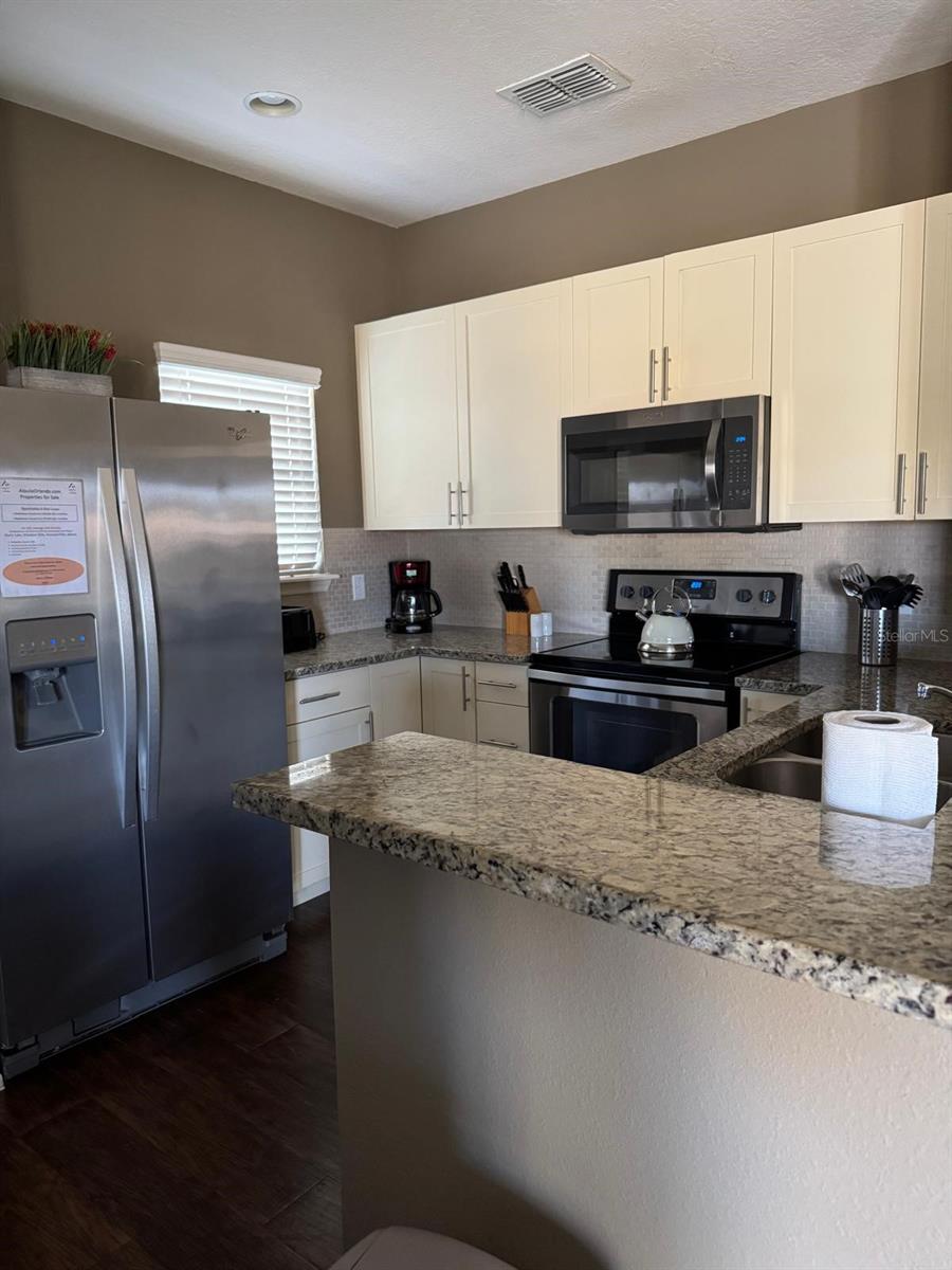 Image 3 of 23 For 8981 Shine Drive
