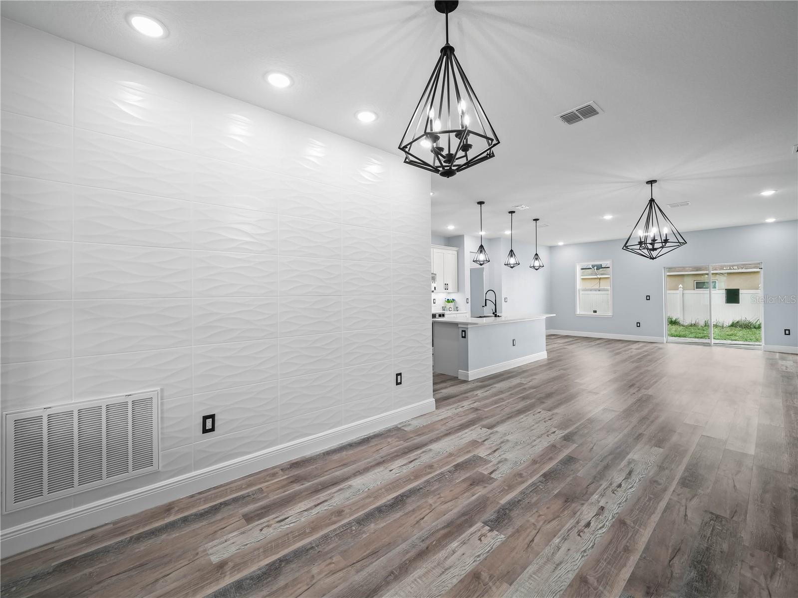 Image 4 of 45 For 145 Willow Drive