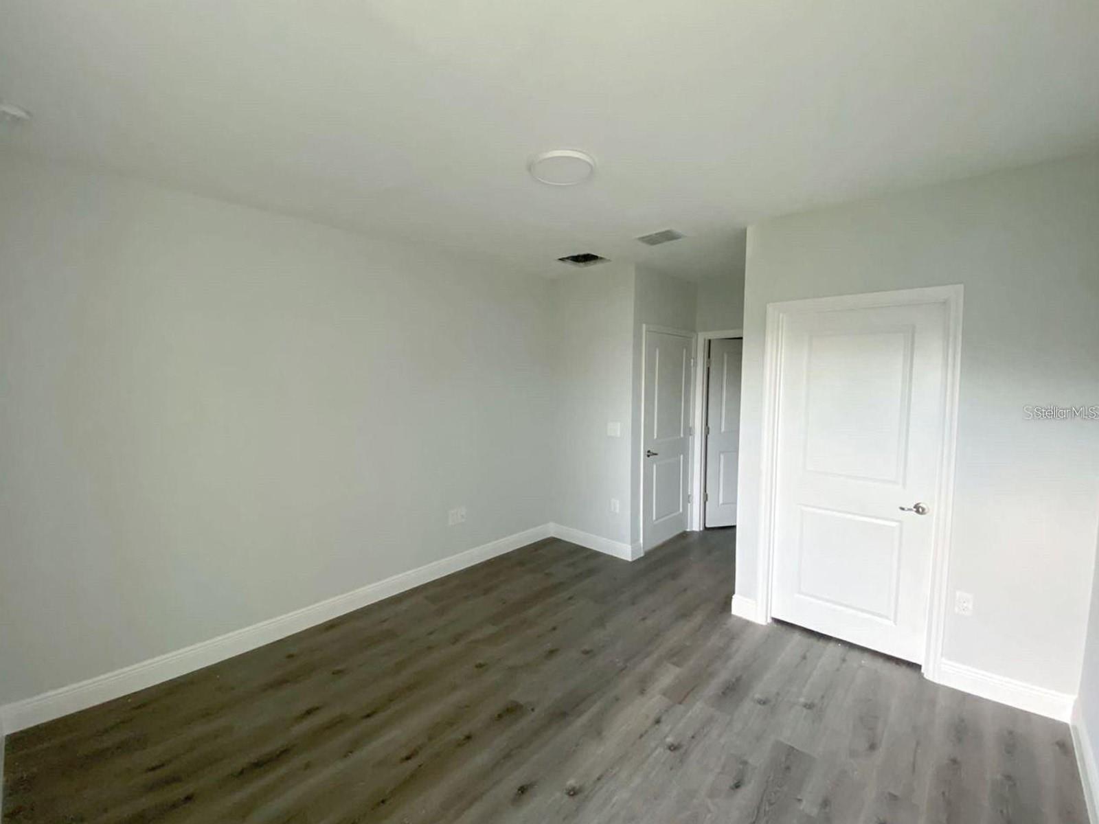 Image 4 of 7 For 2096 Fernwood Street 2096