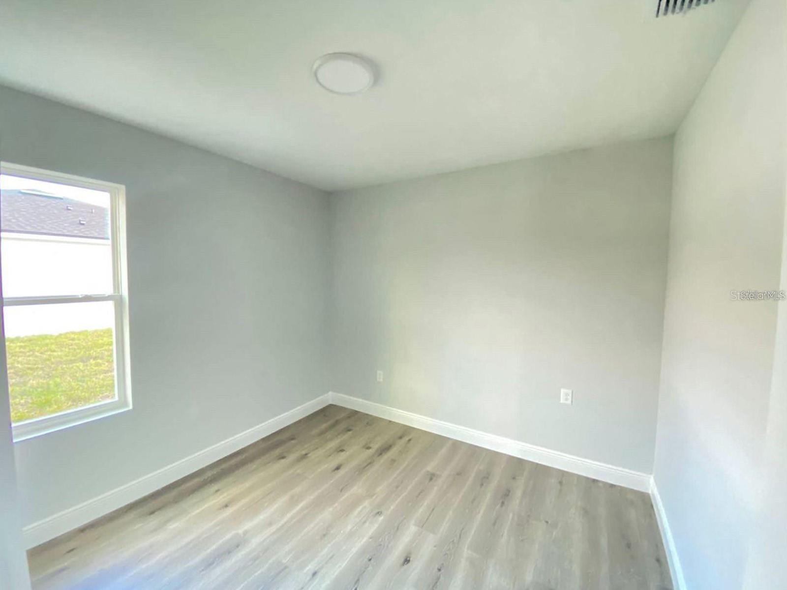 Image 5 of 7 For 2096 Fernwood Street 2096