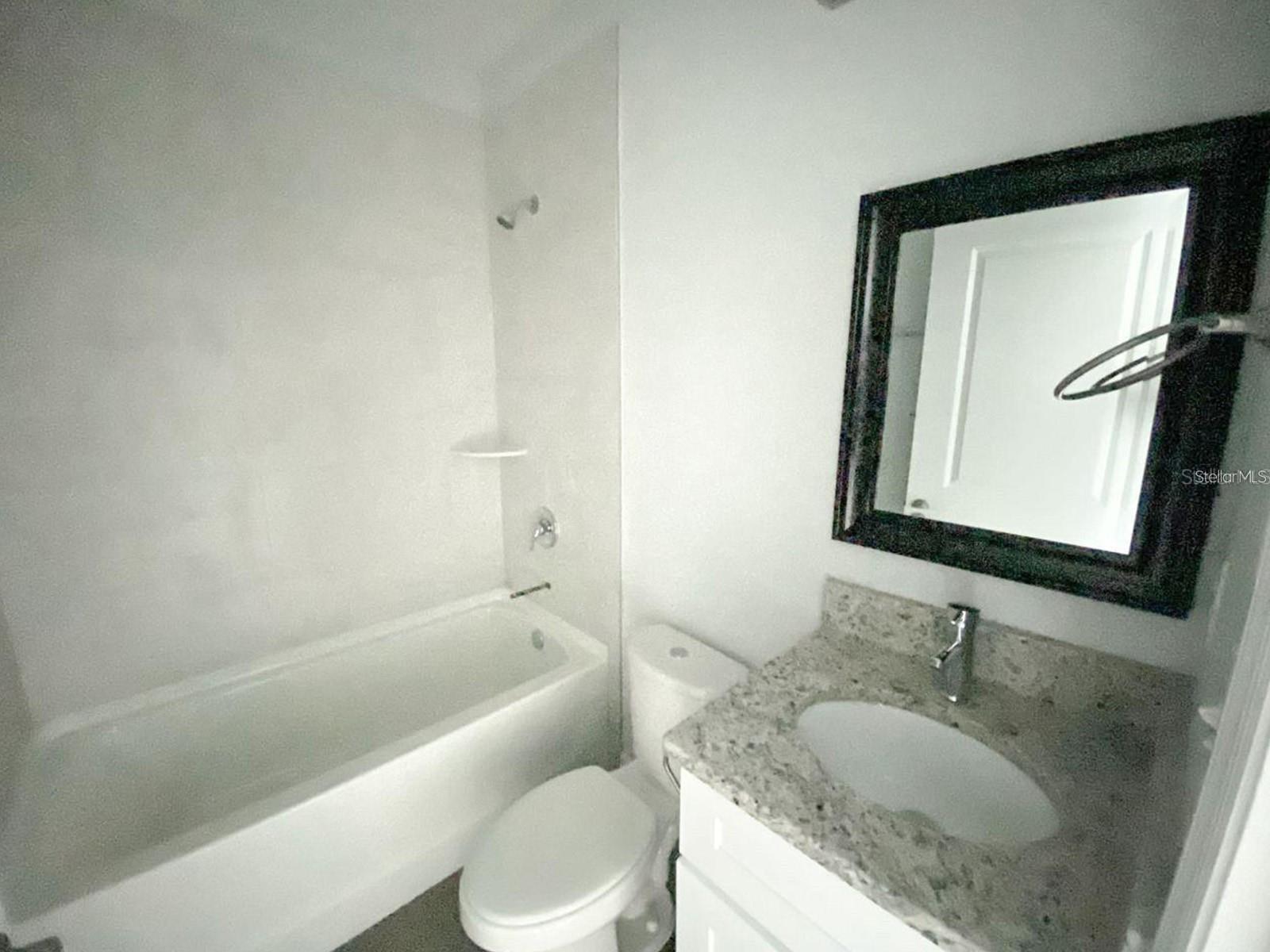Image 6 of 7 For 2096 Fernwood Street 2096