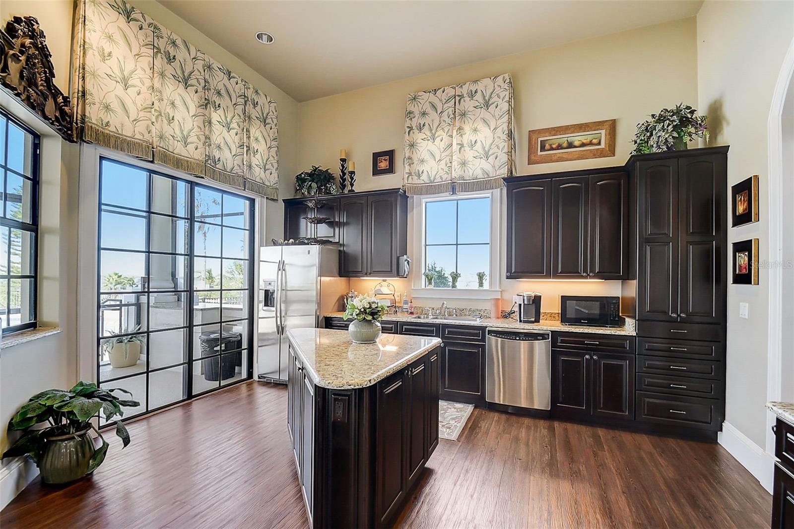 Image 19 of 41 For 206 Spring Azure Drive