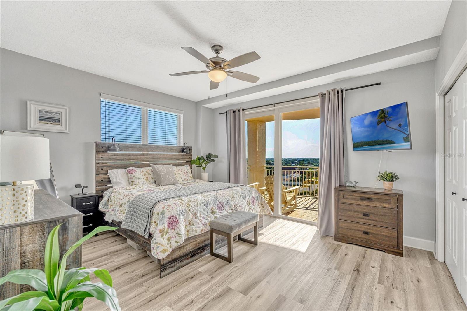 Image 26 of 52 For 2403 S Atlantic Avenue 501
