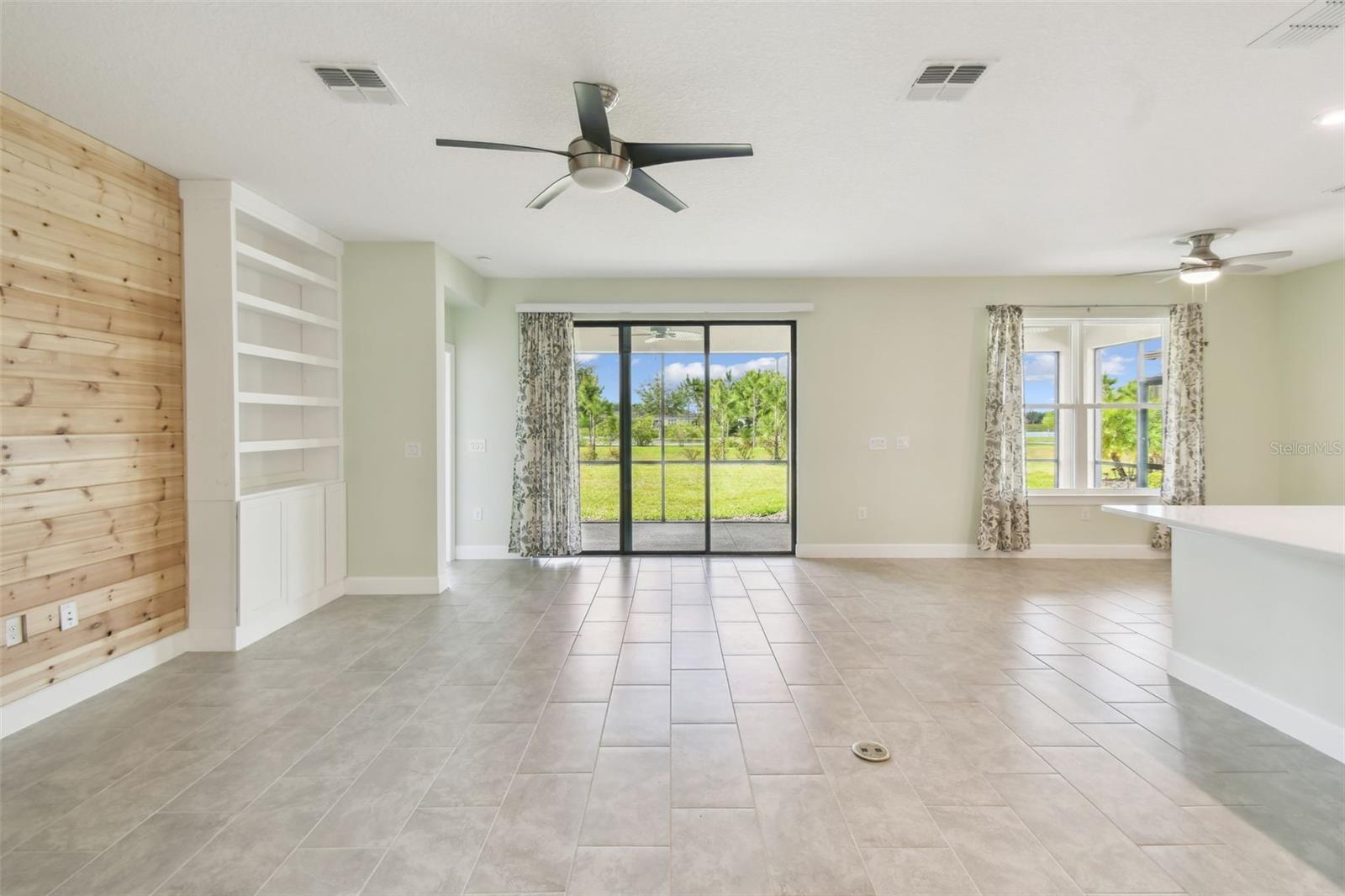 Image 5 of 61 For 204 Bella Cortina Dr
