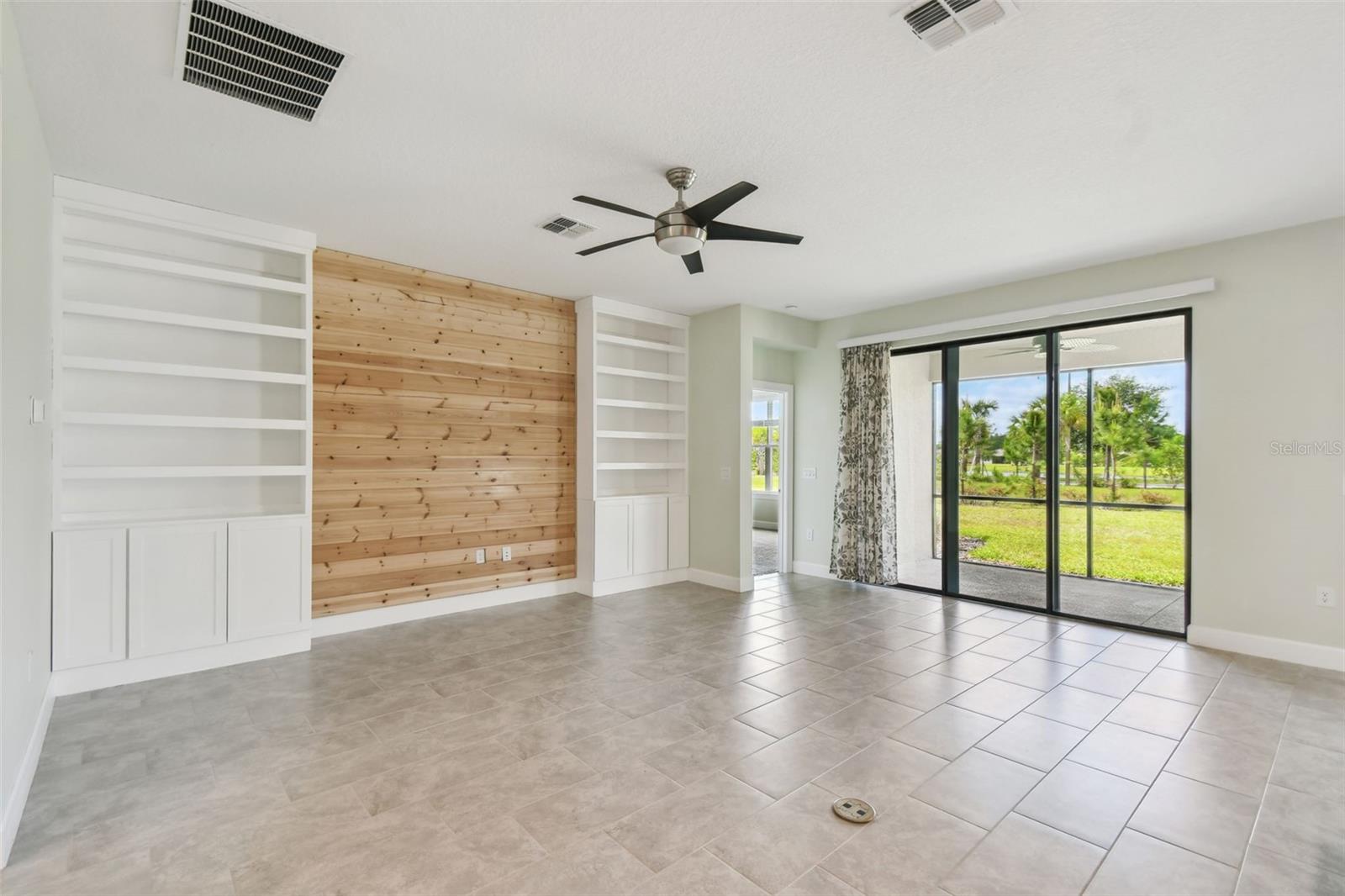 Image 6 of 61 For 204 Bella Cortina Dr
