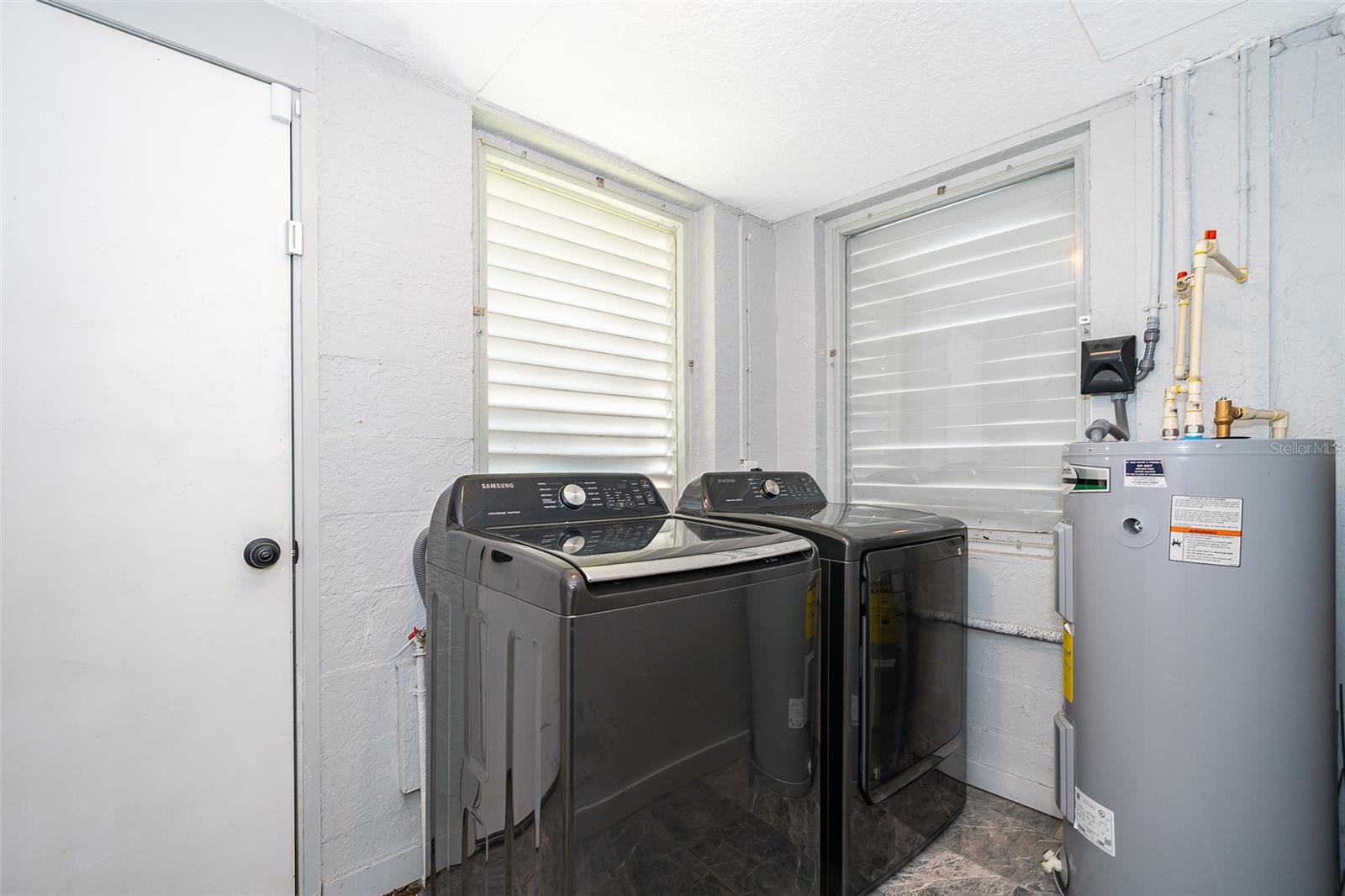 Image 17 of 25 For 4080 Close Court