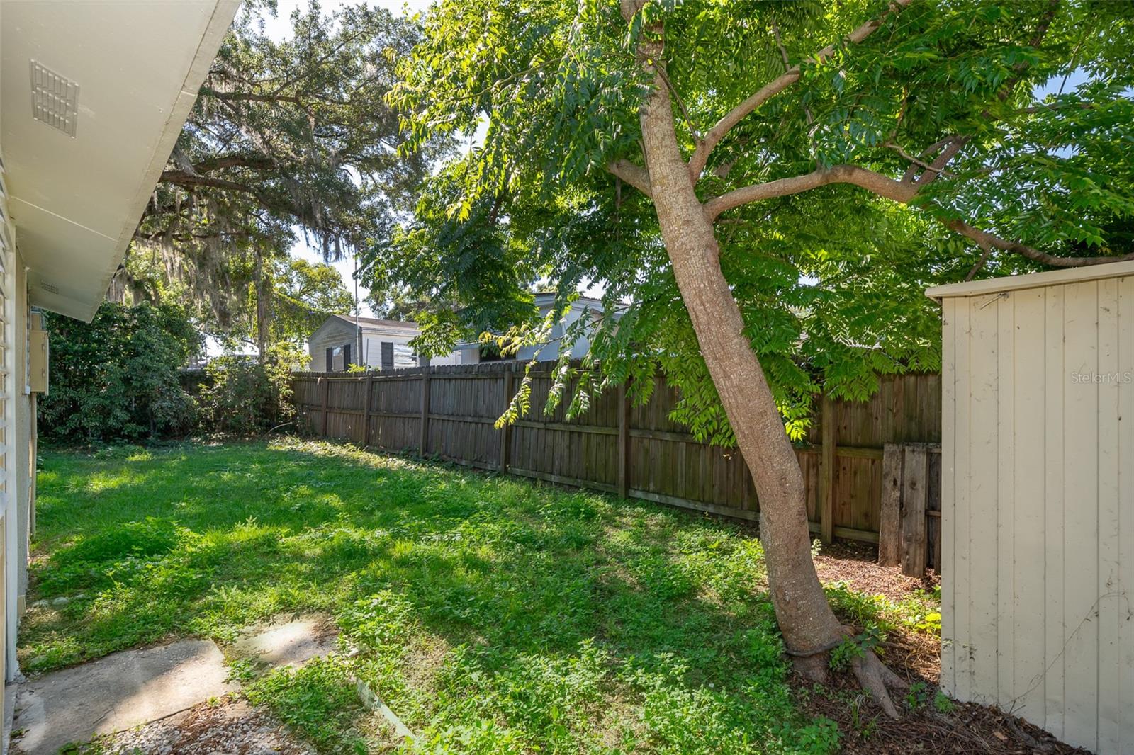 Image 21 of 25 For 4080 Close Court