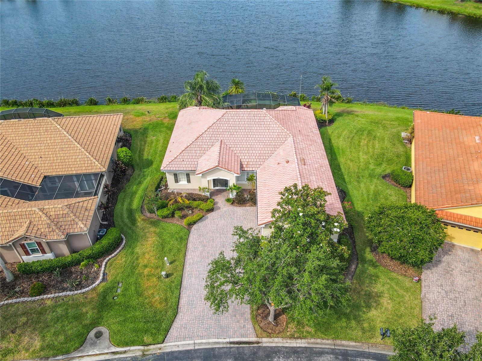Image 4 of 67 For 644 Shorehaven Drive