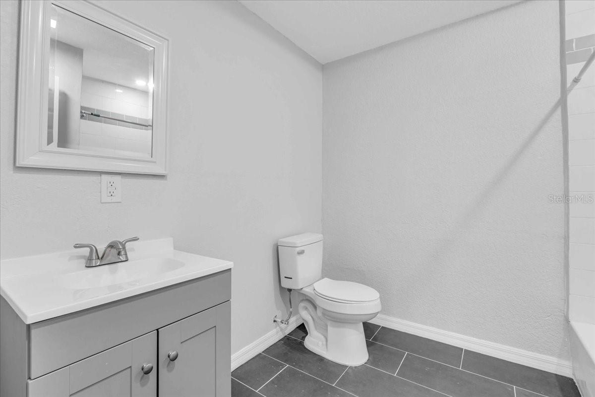Image 11 of 28 For 460 Rose Street