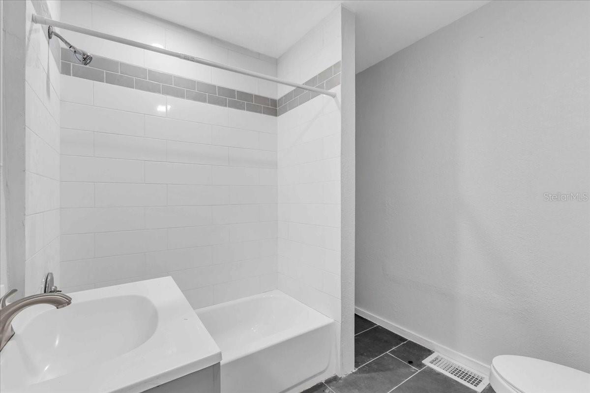 Image 13 of 28 For 460 Rose Street